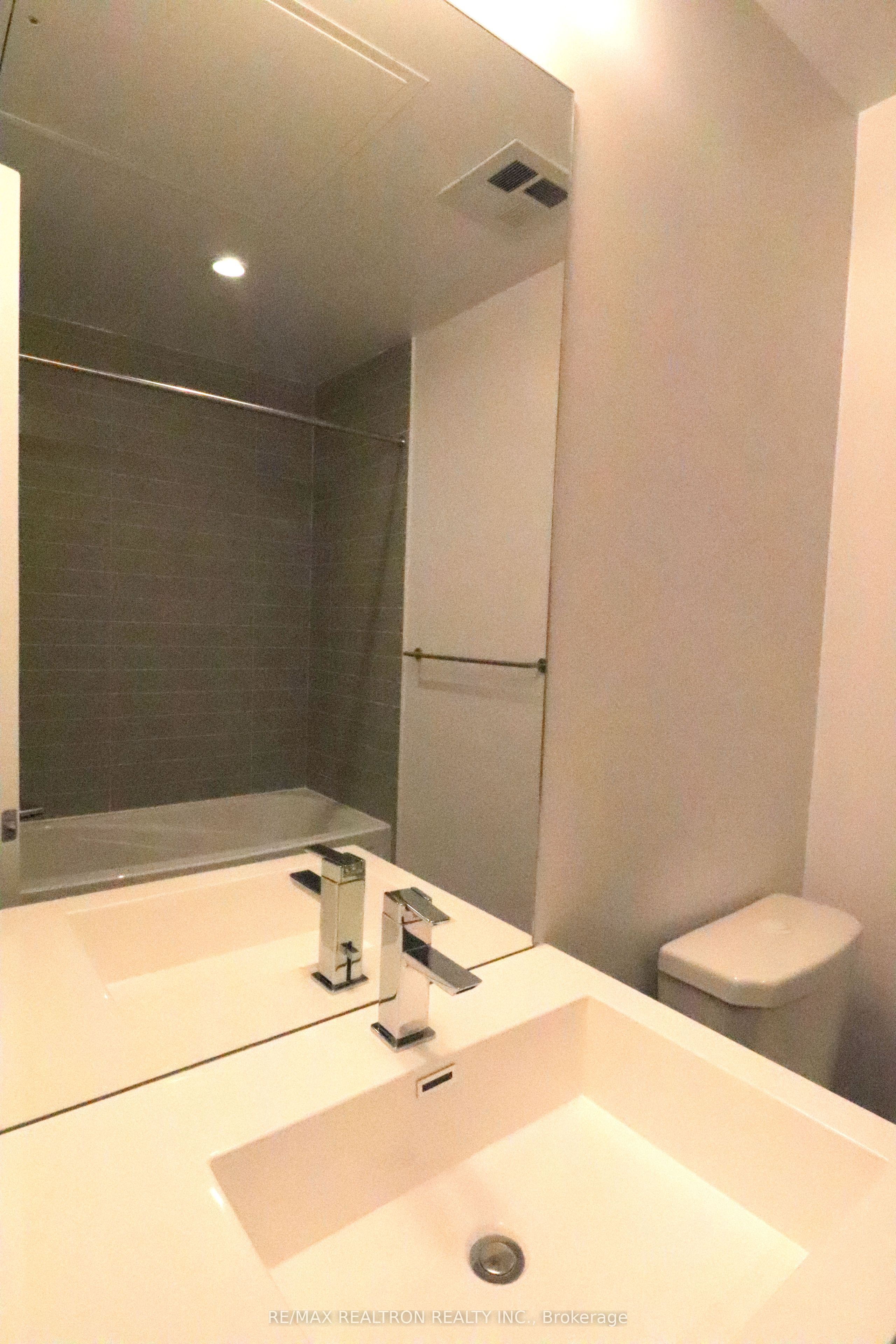 87 Peter Street 4505 Property Photo 3