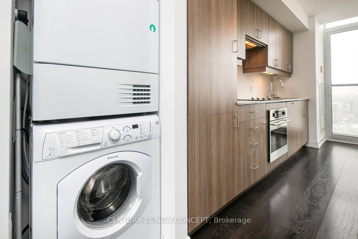 426 University Avenue 2201 Property Photo 13