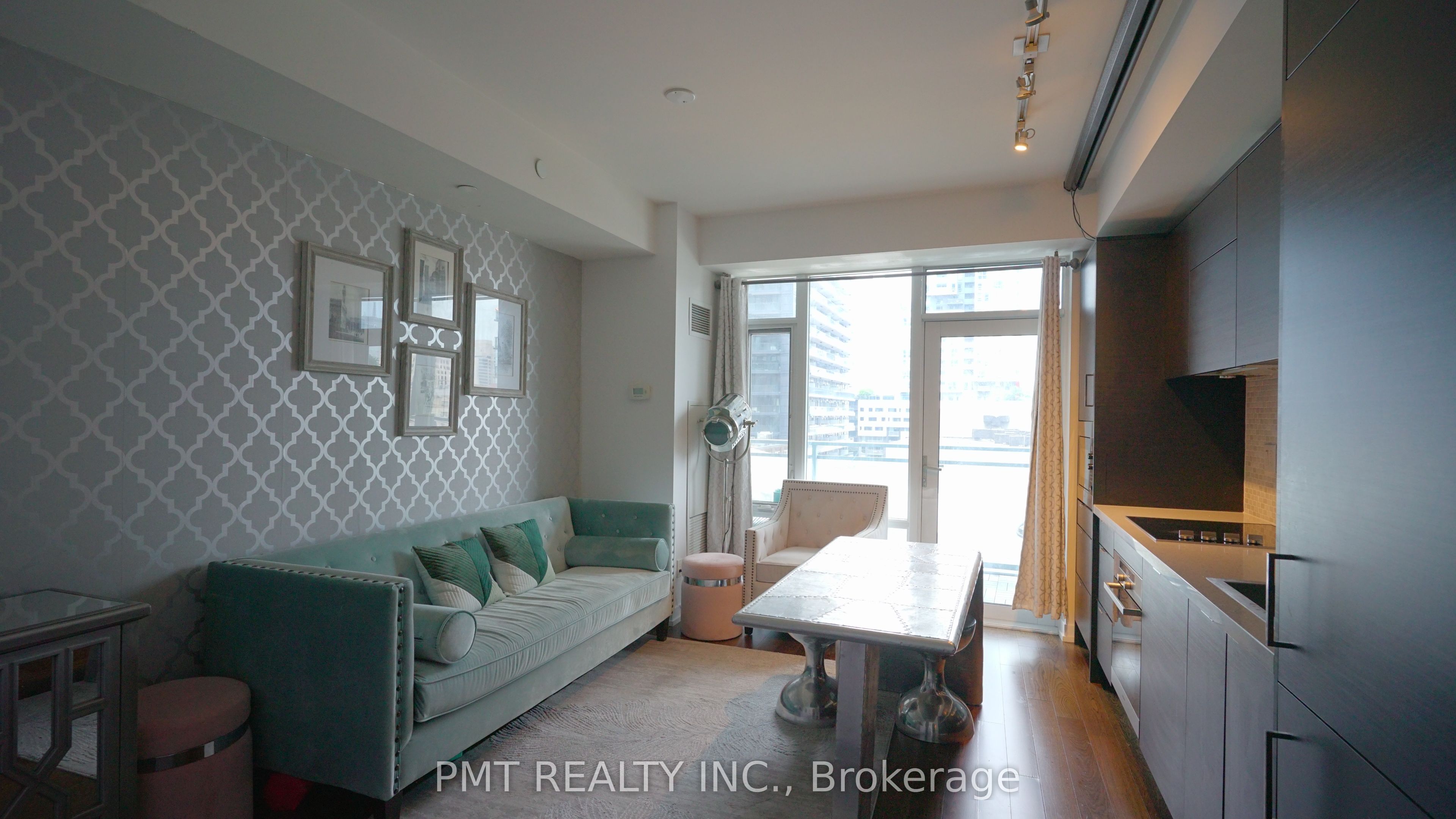 21 Widmer Street 803 Property Photo 6
