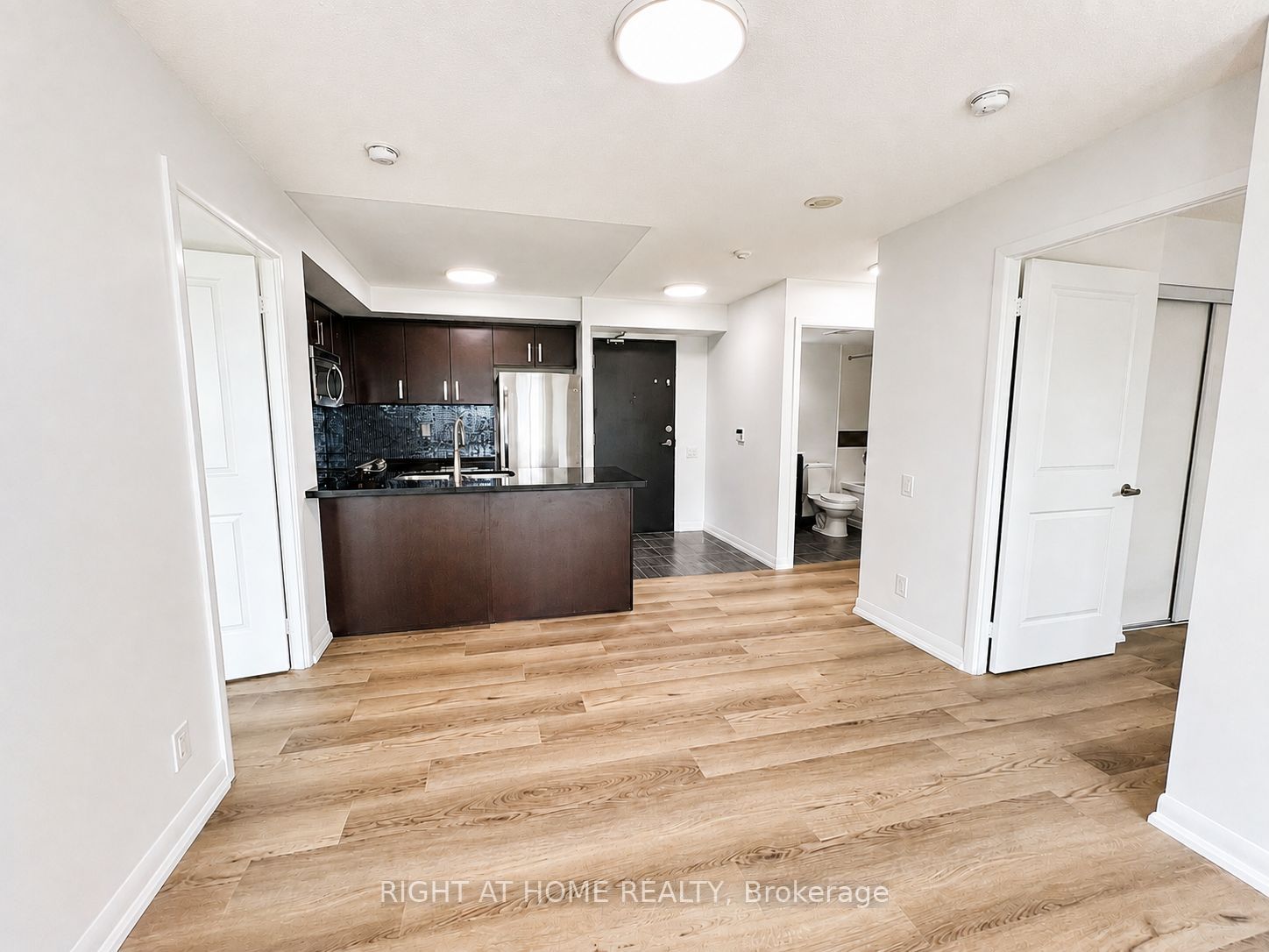 17 Anndale Drive 809 Property Photo 2