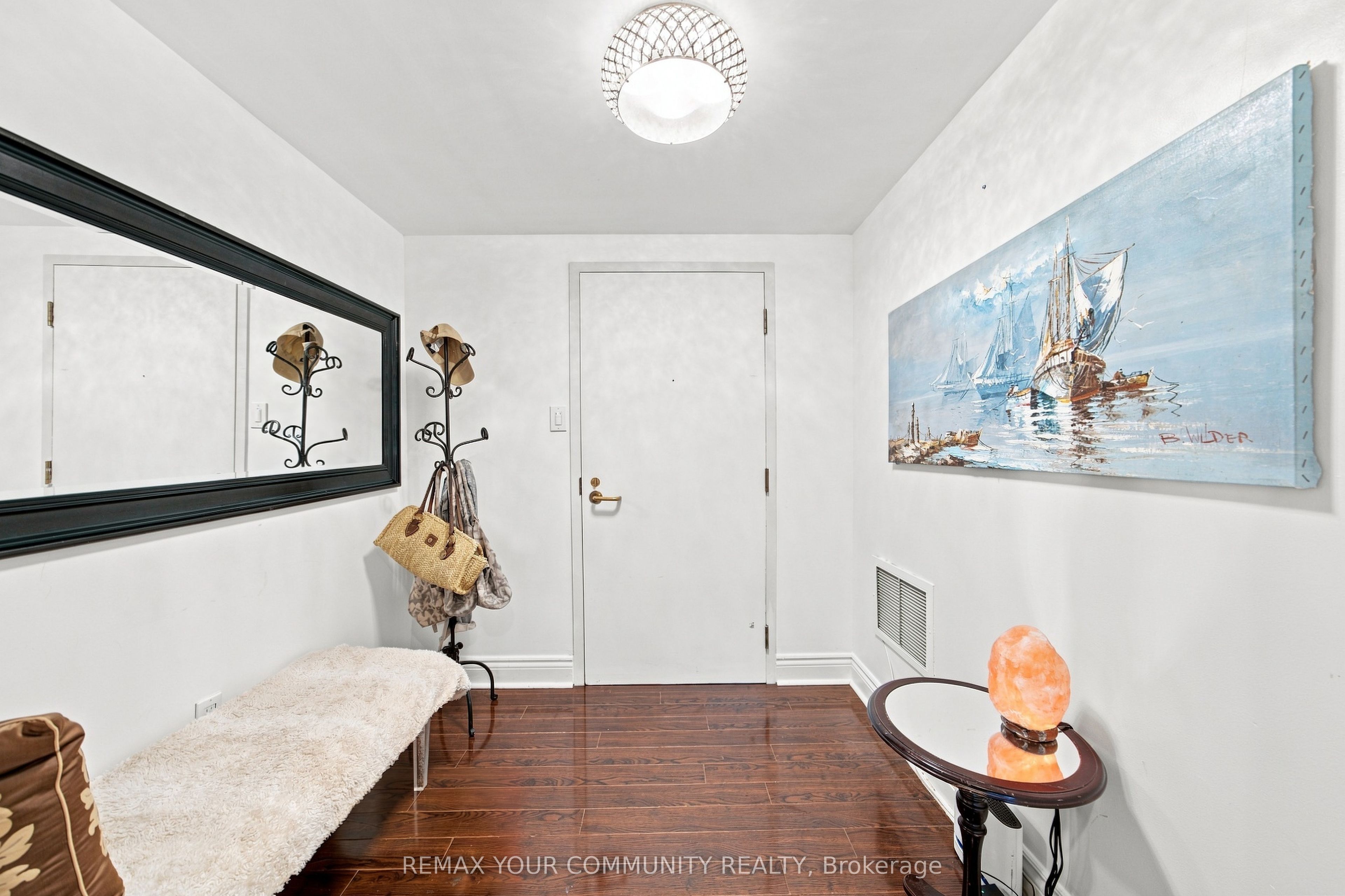251 Queens Quay 705 Property Photo 4