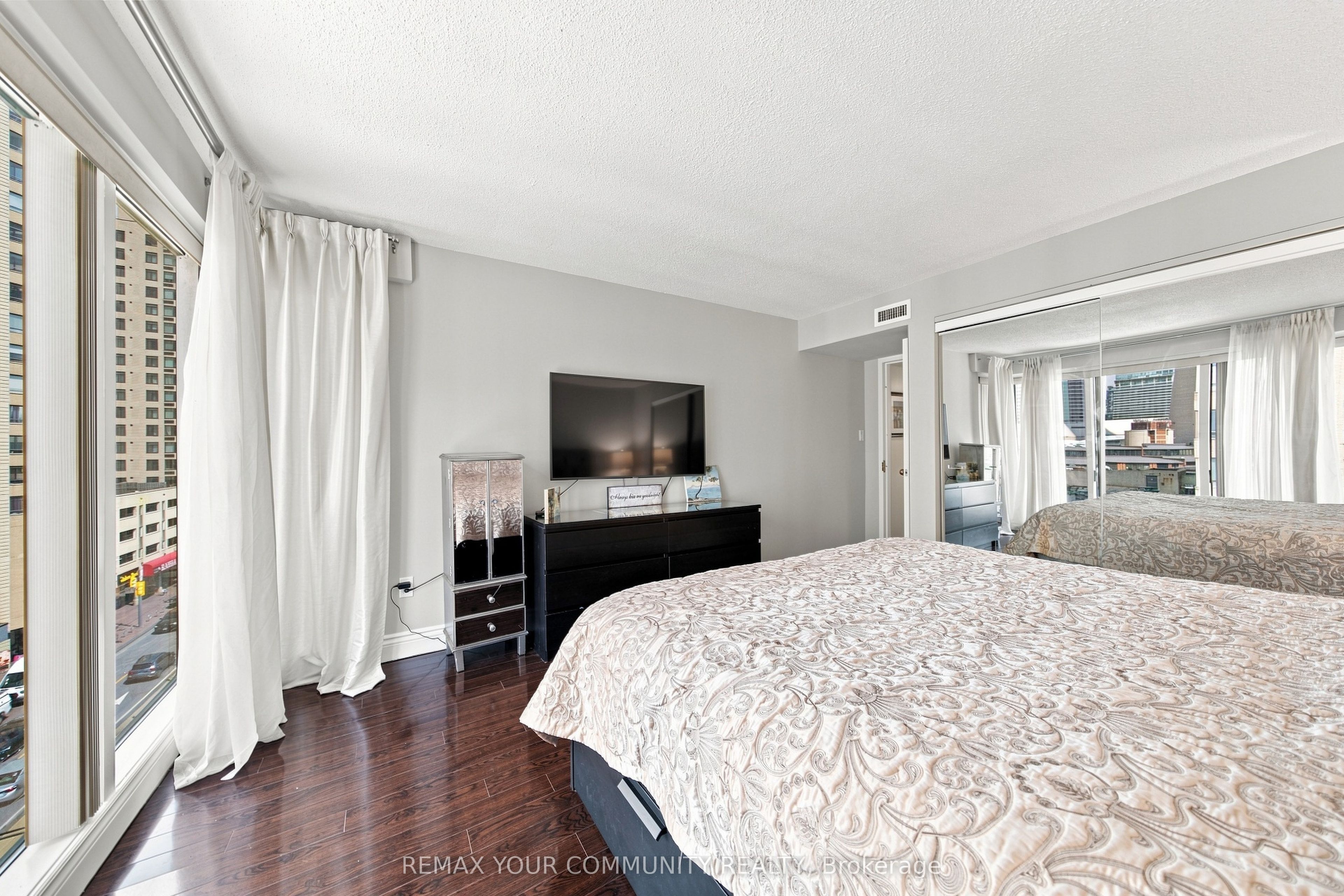 251 Queens Quay 705 Property Photo 33