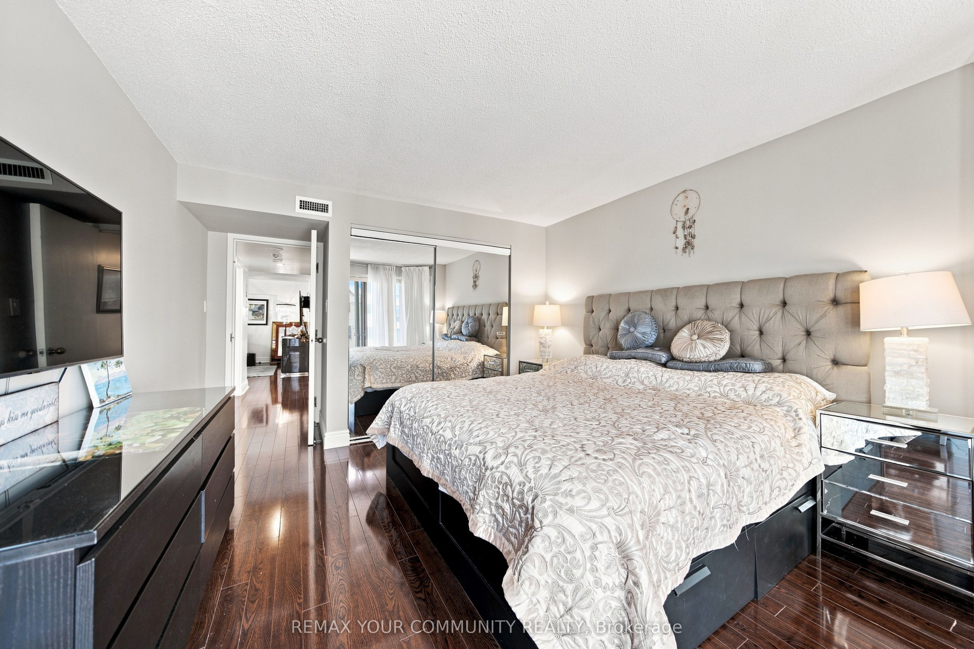 251 Queens Quay 705 Property Photo 32