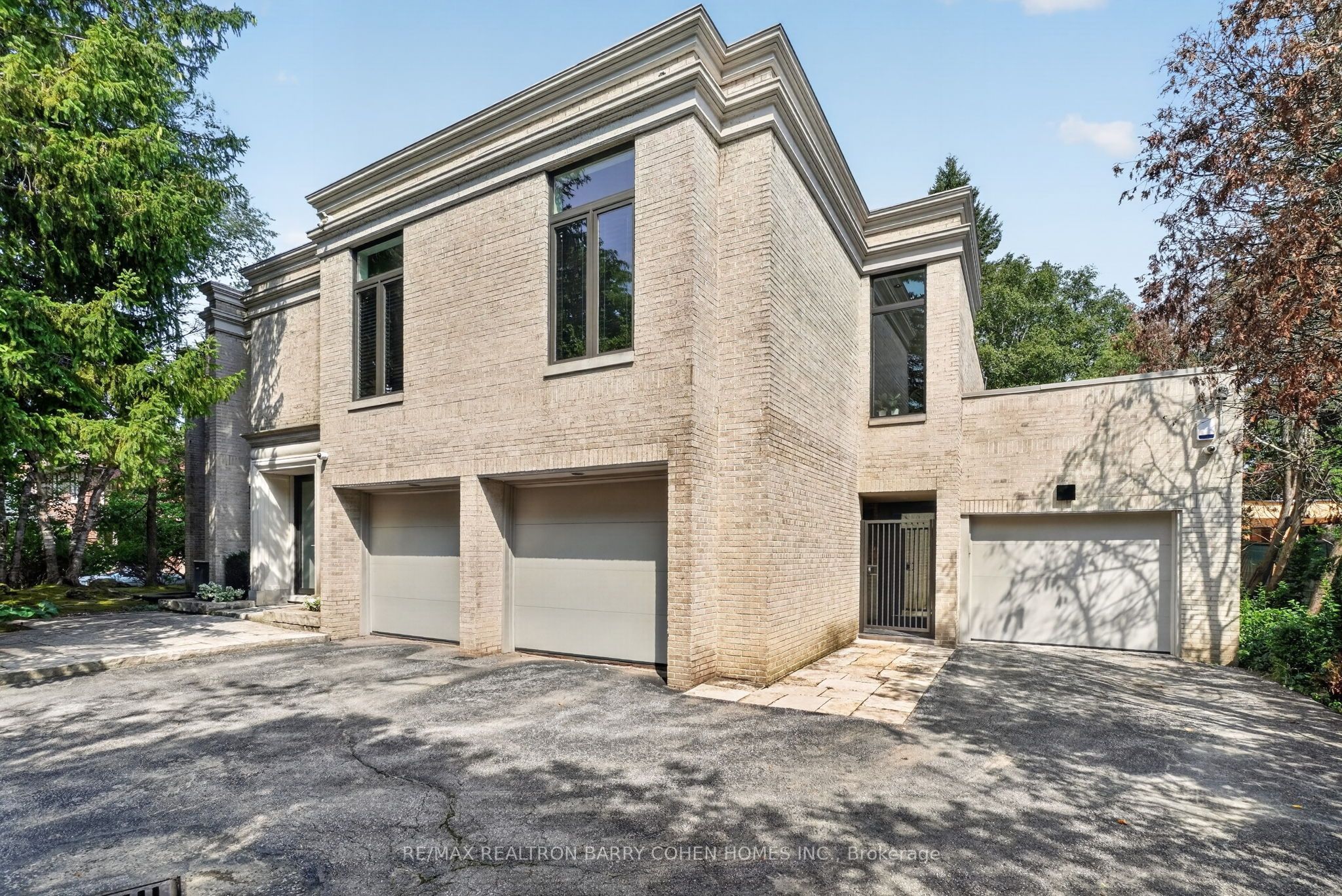 12 Tudor Gate Property Photo 2