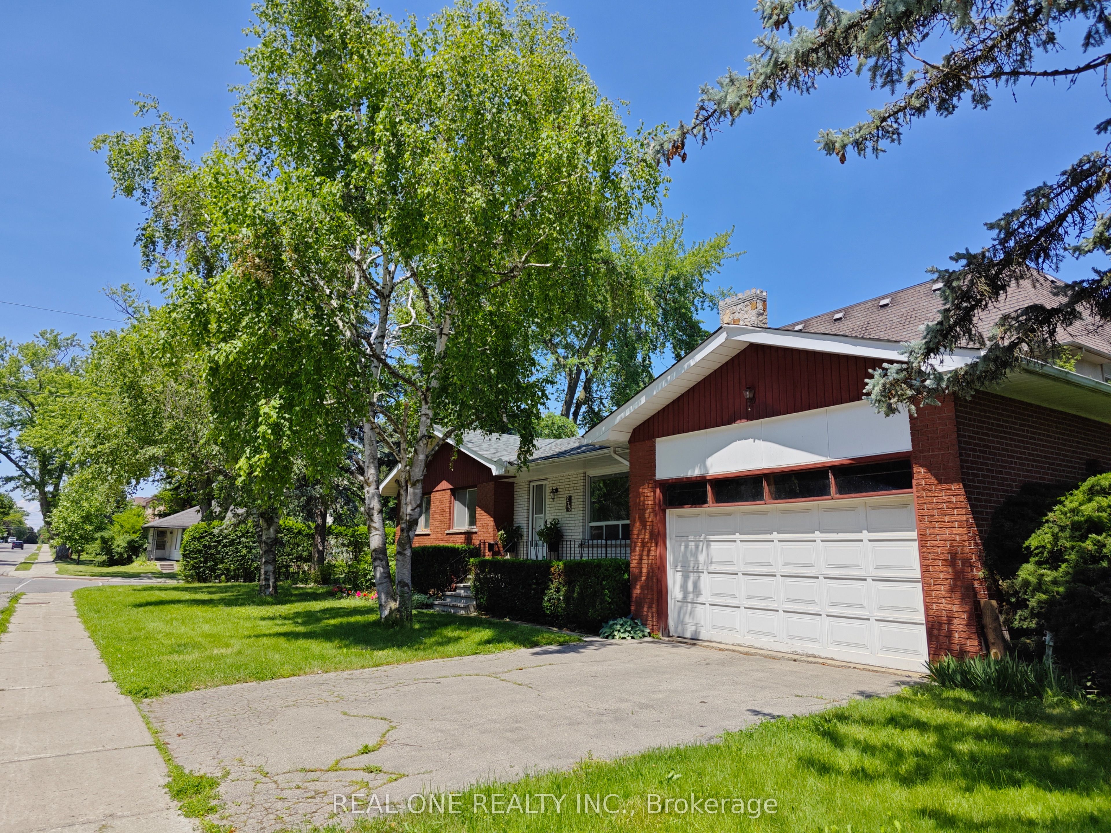 275 Parkview Avenue Property Photo 2