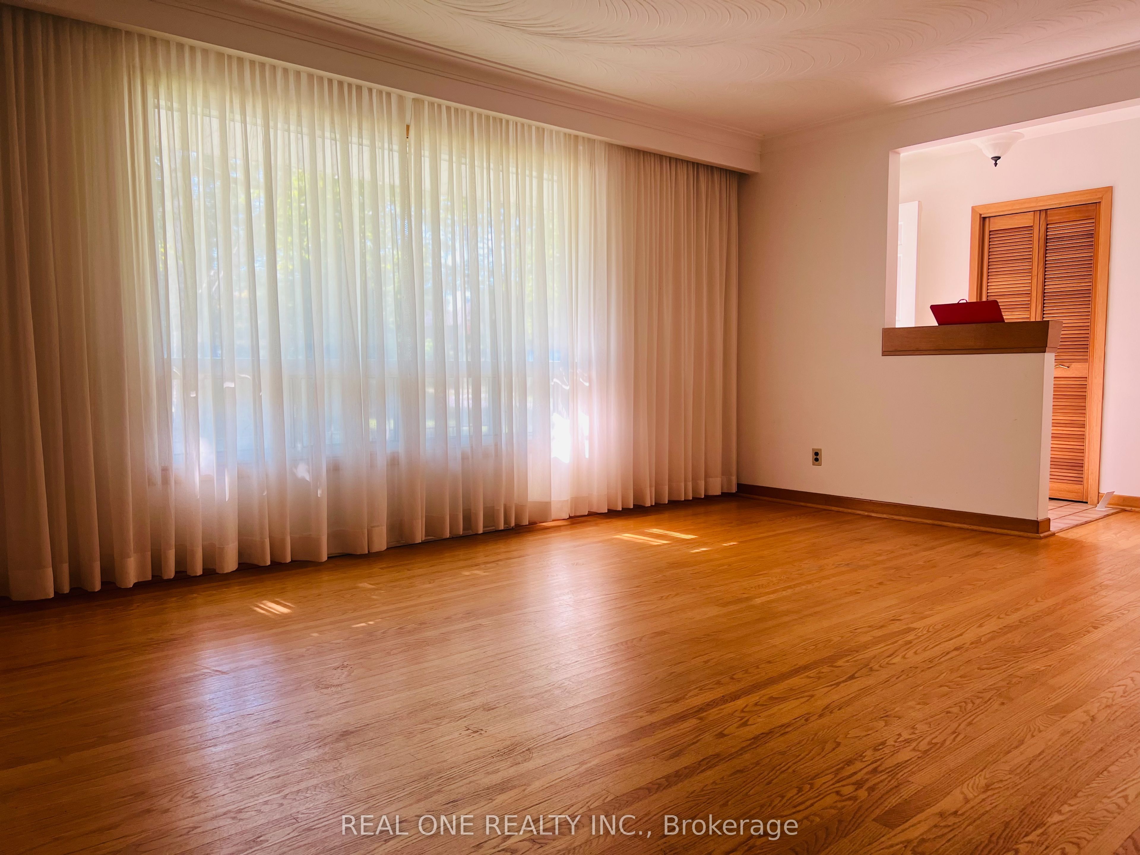275 Parkview Avenue Property Photo 4