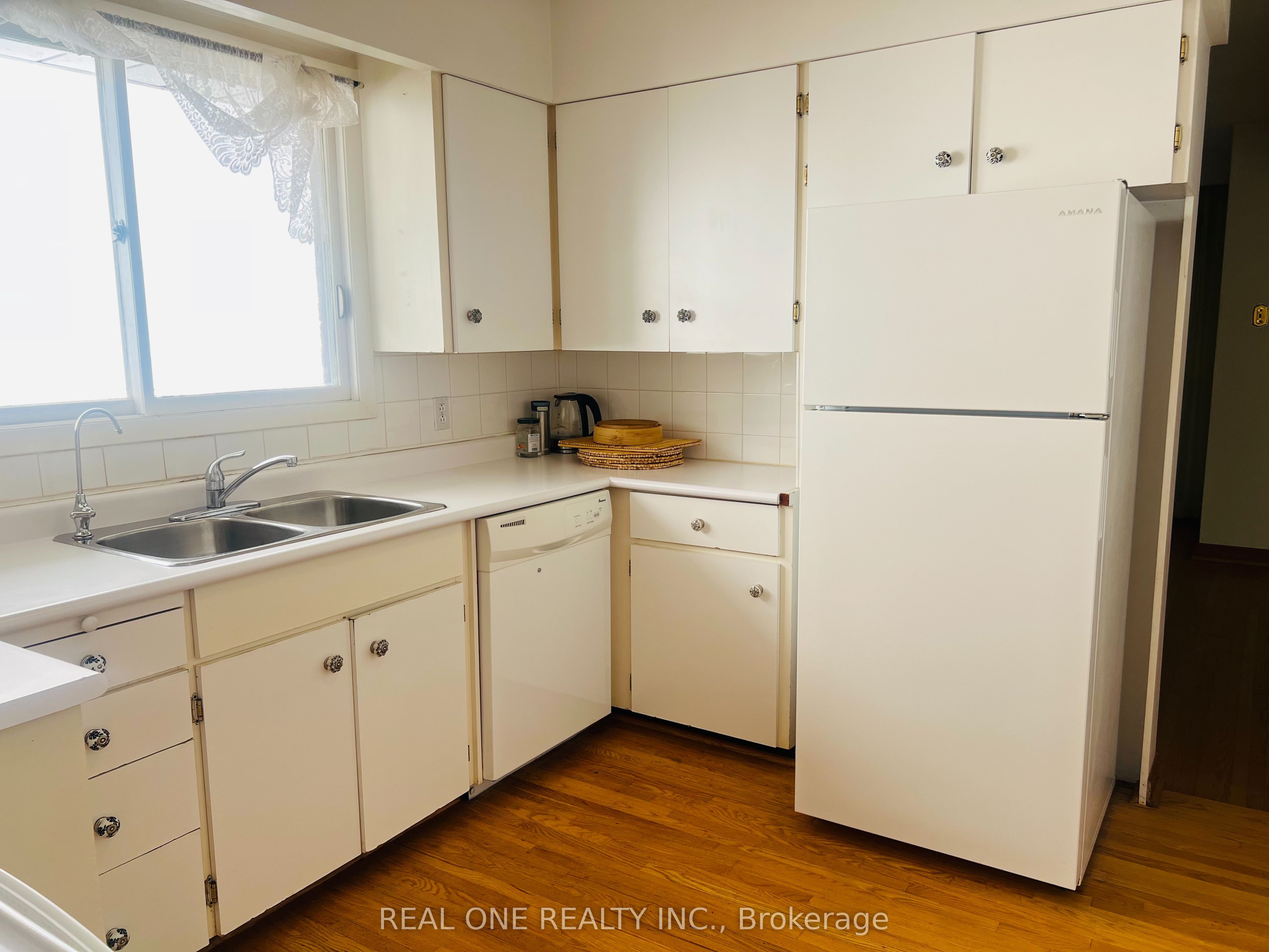 275 Parkview Avenue Property Photo 8