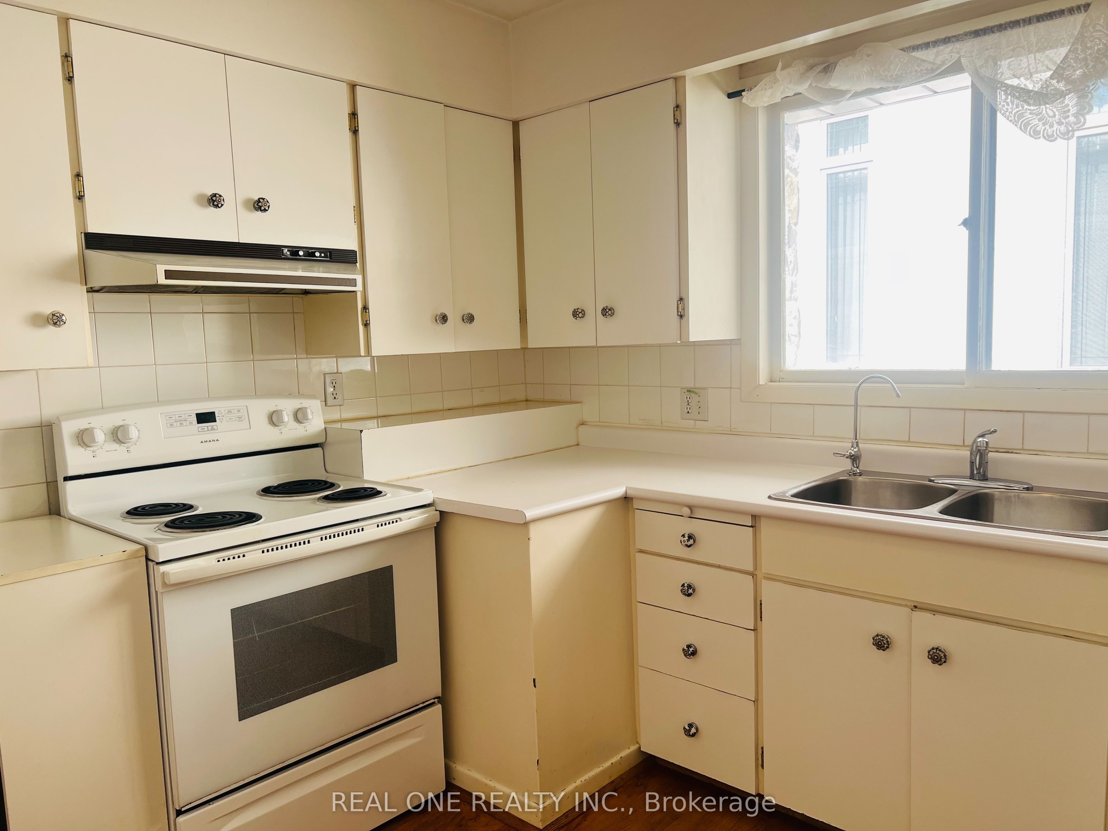 275 Parkview Avenue Property Photo 9