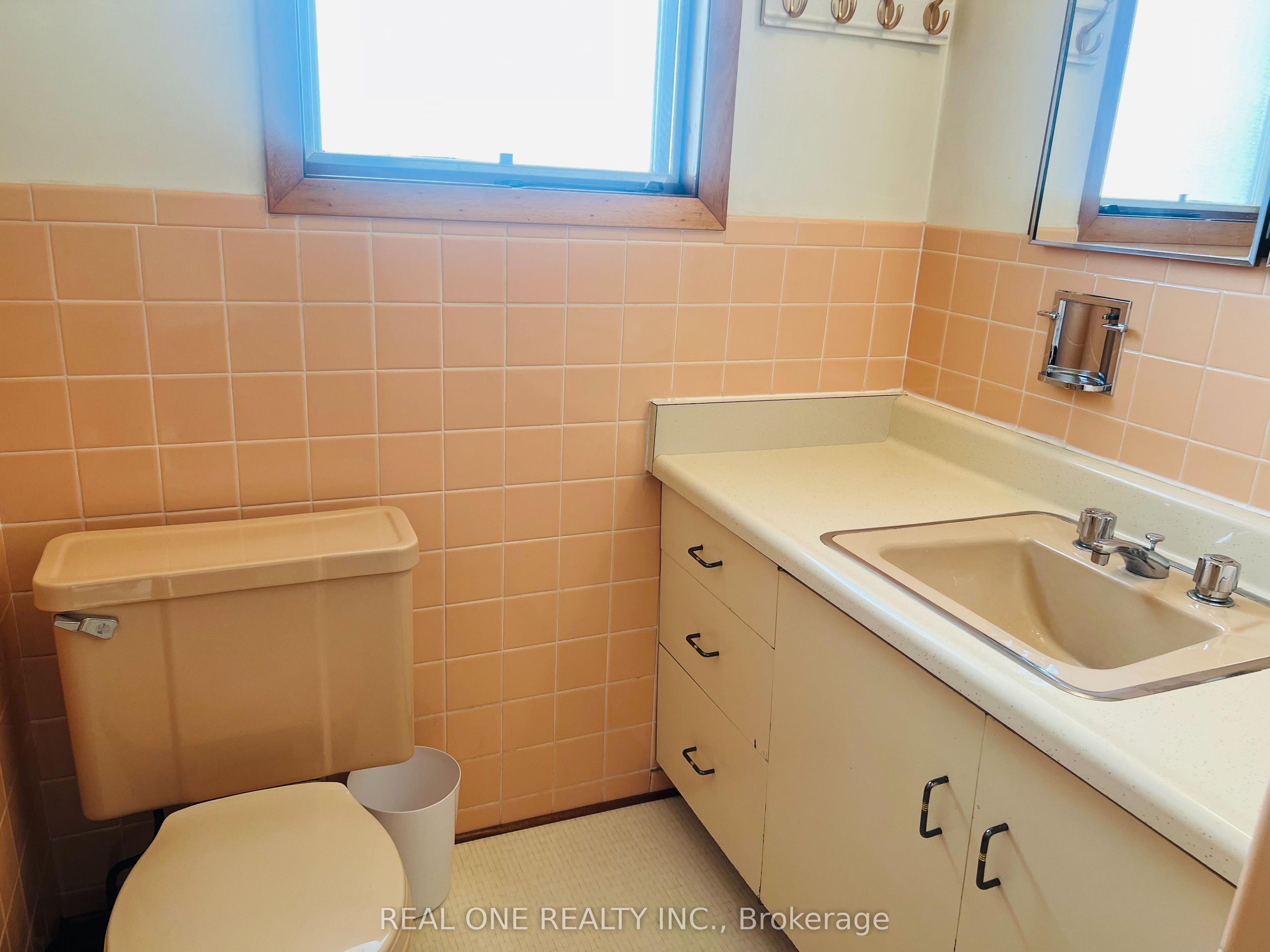 275 Parkview Avenue Property Photo 13