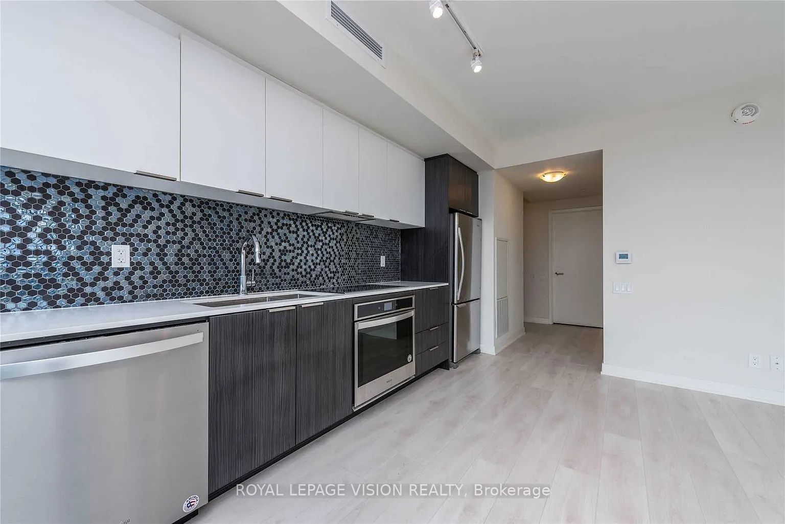 2 Sonic Way 2708 Property Photo 3