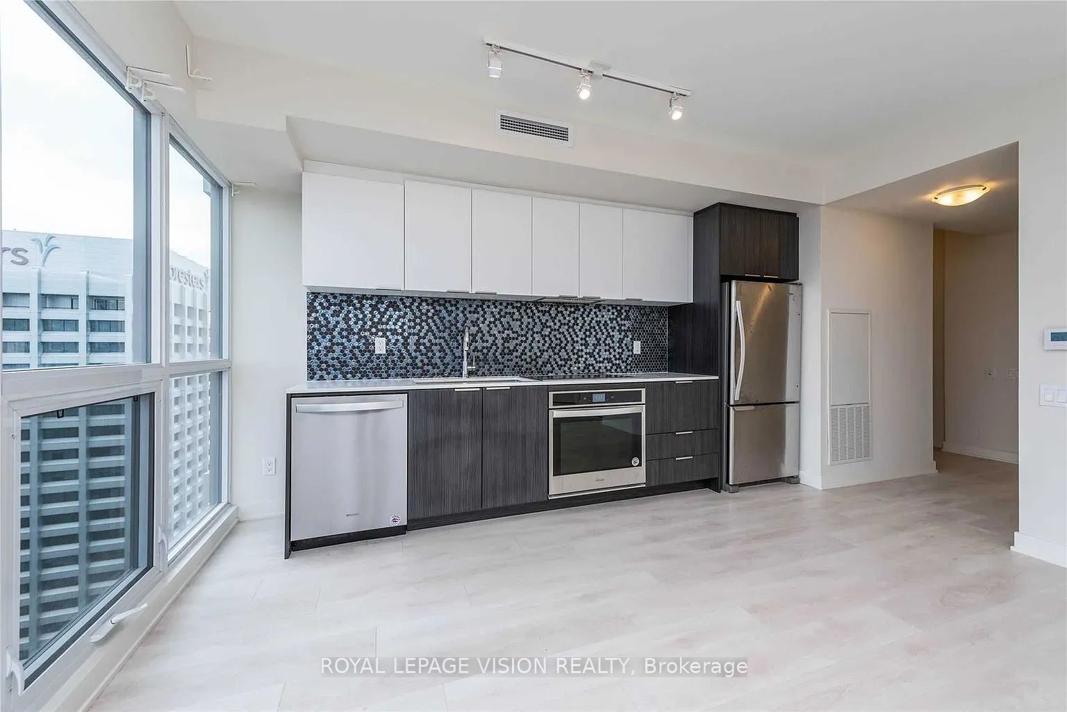 2 Sonic Way 2708 Property Photo 8