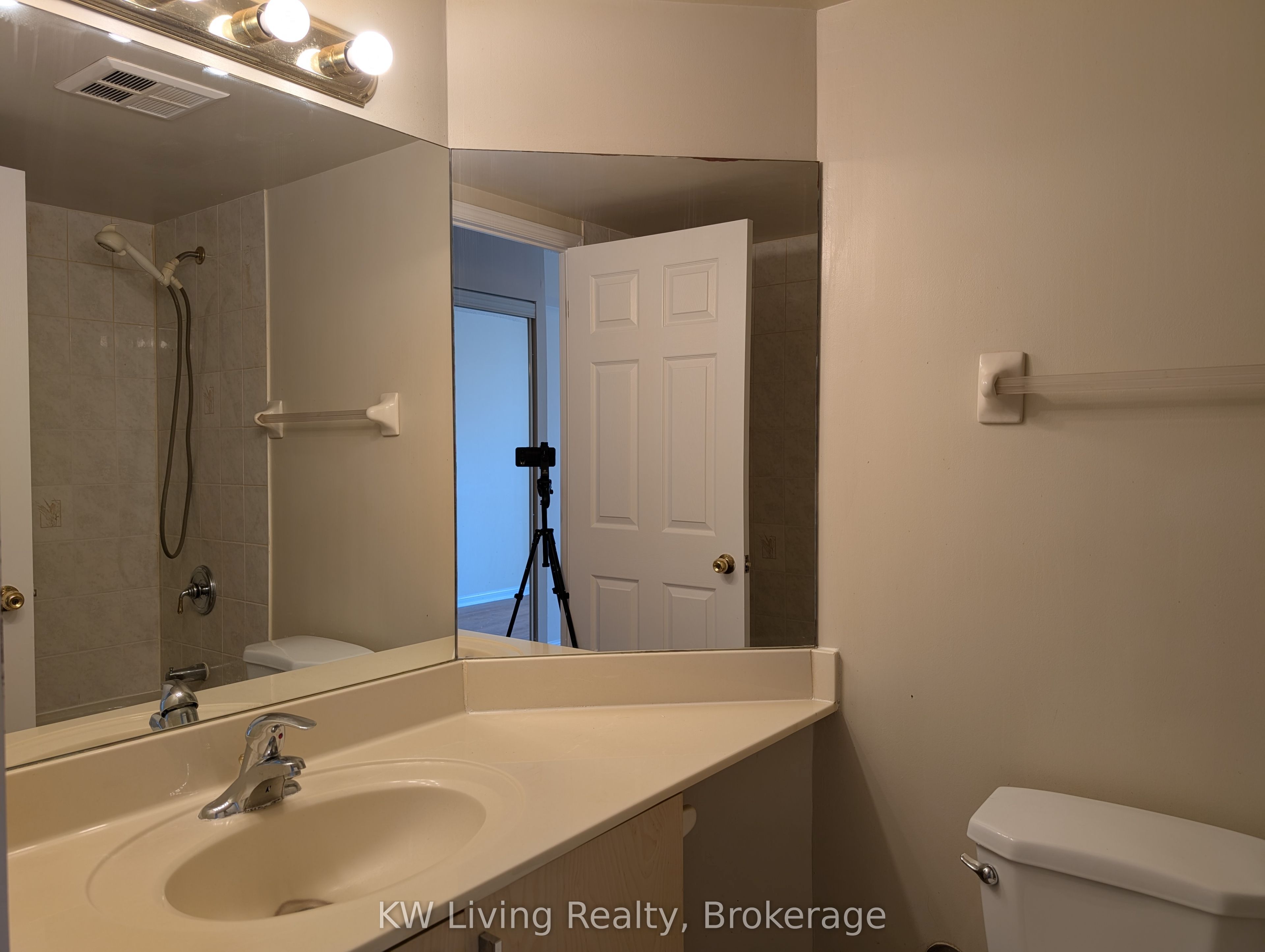 23 Lorraine Drive 1102 Property Photo 23