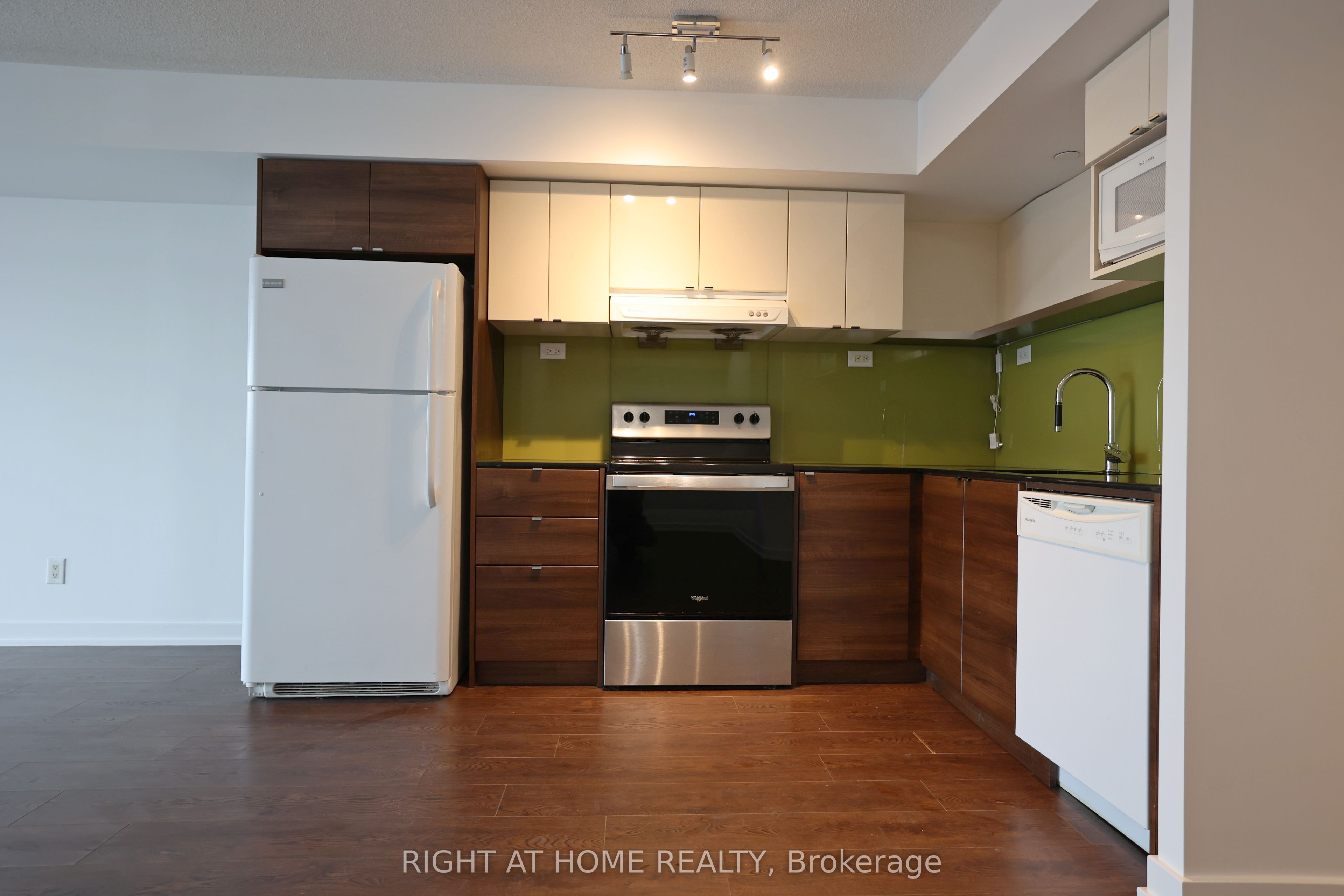 72 Esther Shiner Boulevard 308 Property Photo 4