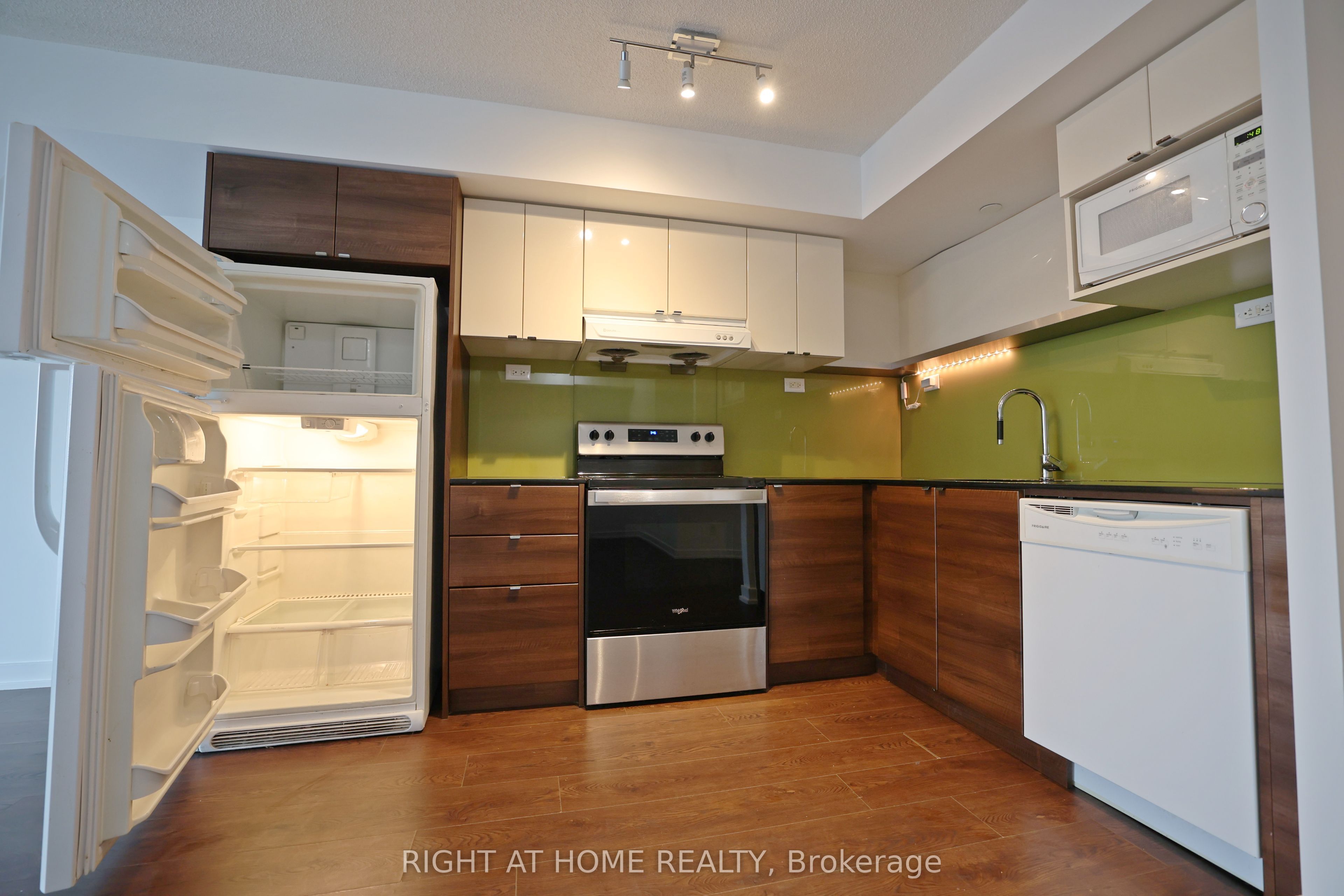 72 Esther Shiner Boulevard 308 Property Photo 5
