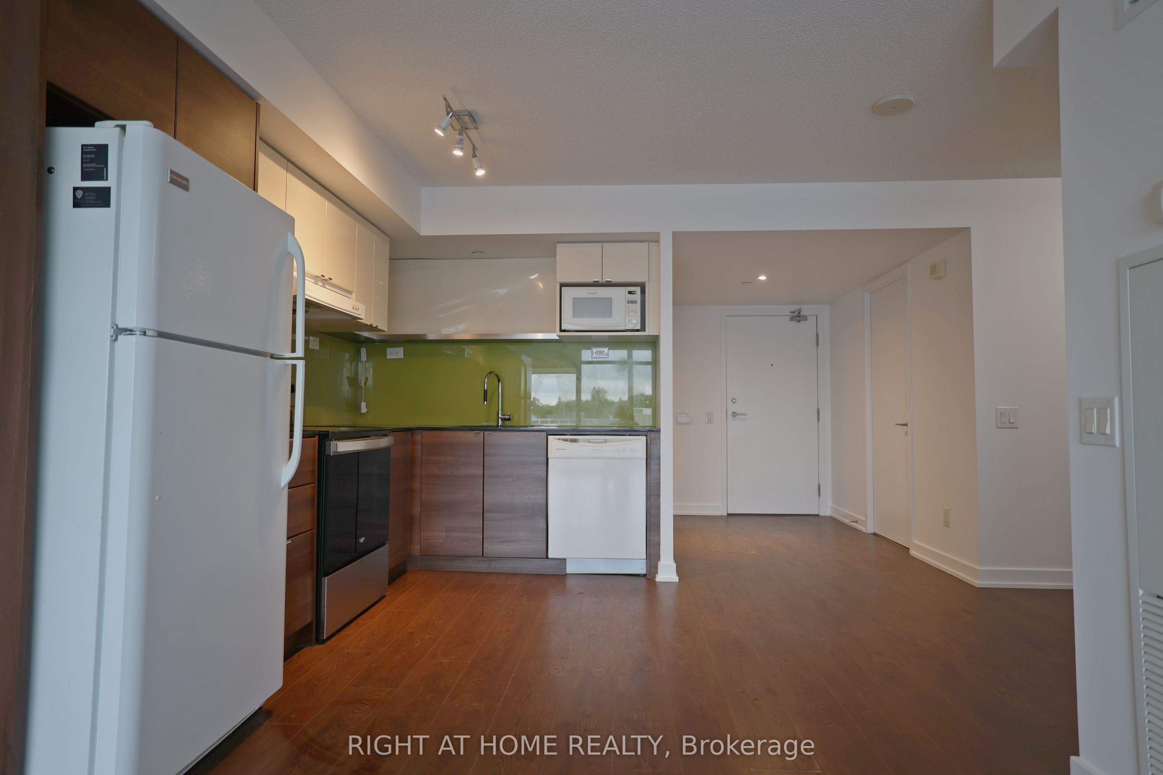72 Esther Shiner Boulevard 308 Property Photo 7