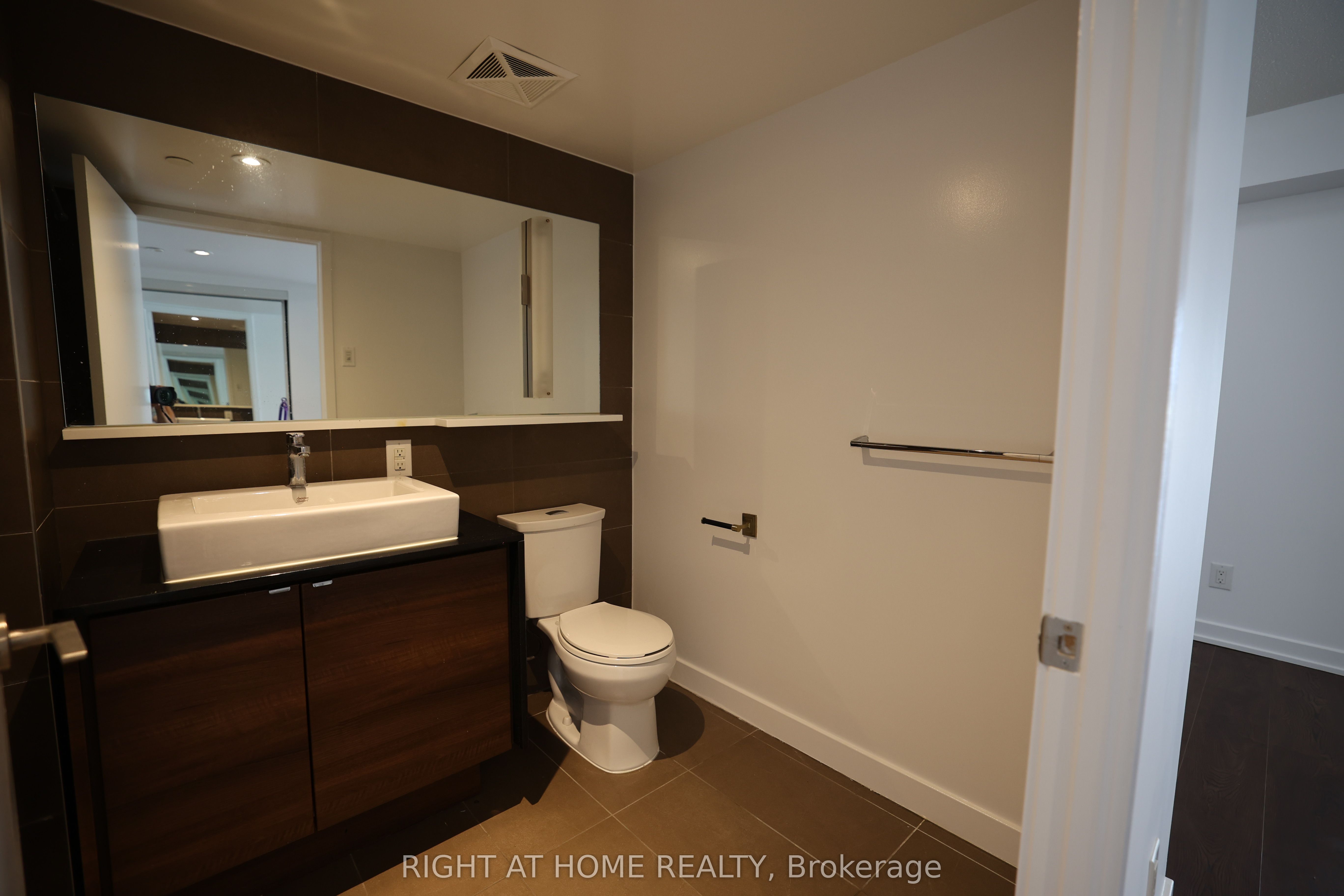 72 Esther Shiner Boulevard 308 Property Photo 9