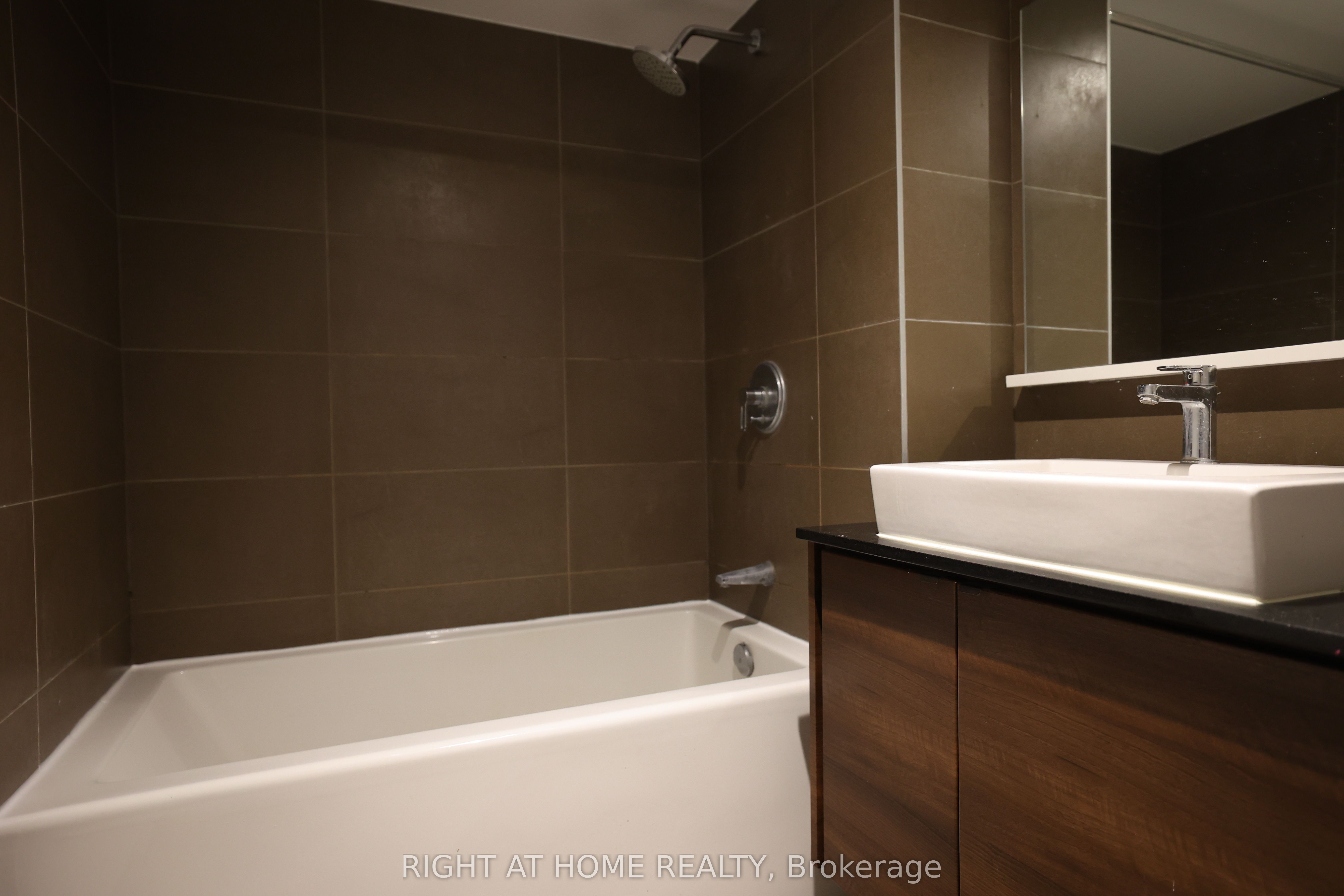 72 Esther Shiner Boulevard 308 Property Photo 10