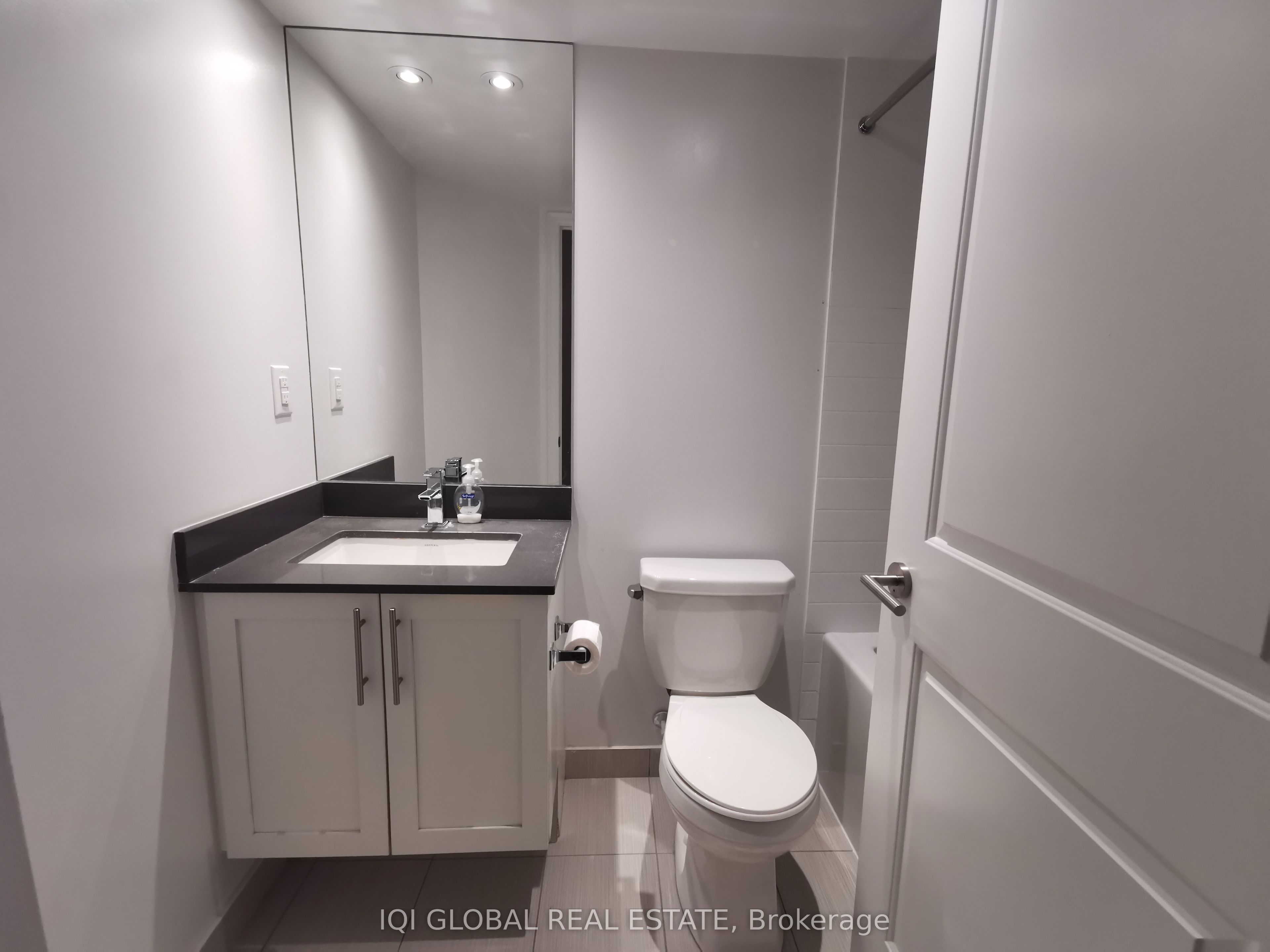 400 Adelaide Street E 1512 Property Photo 5