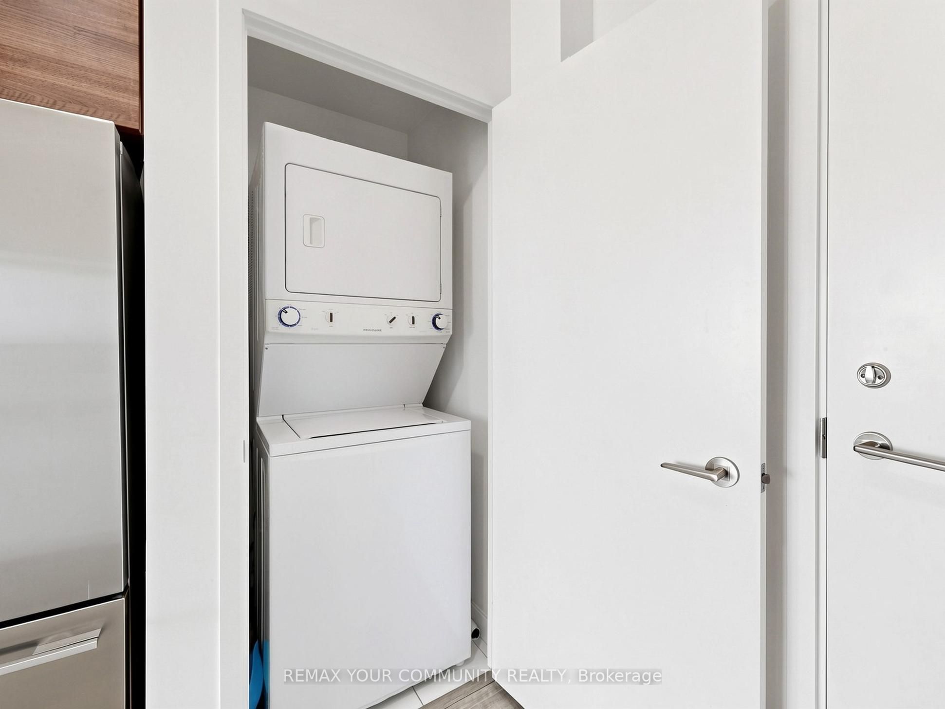 121 Mcmahon Drive 3302 Property Photo 6