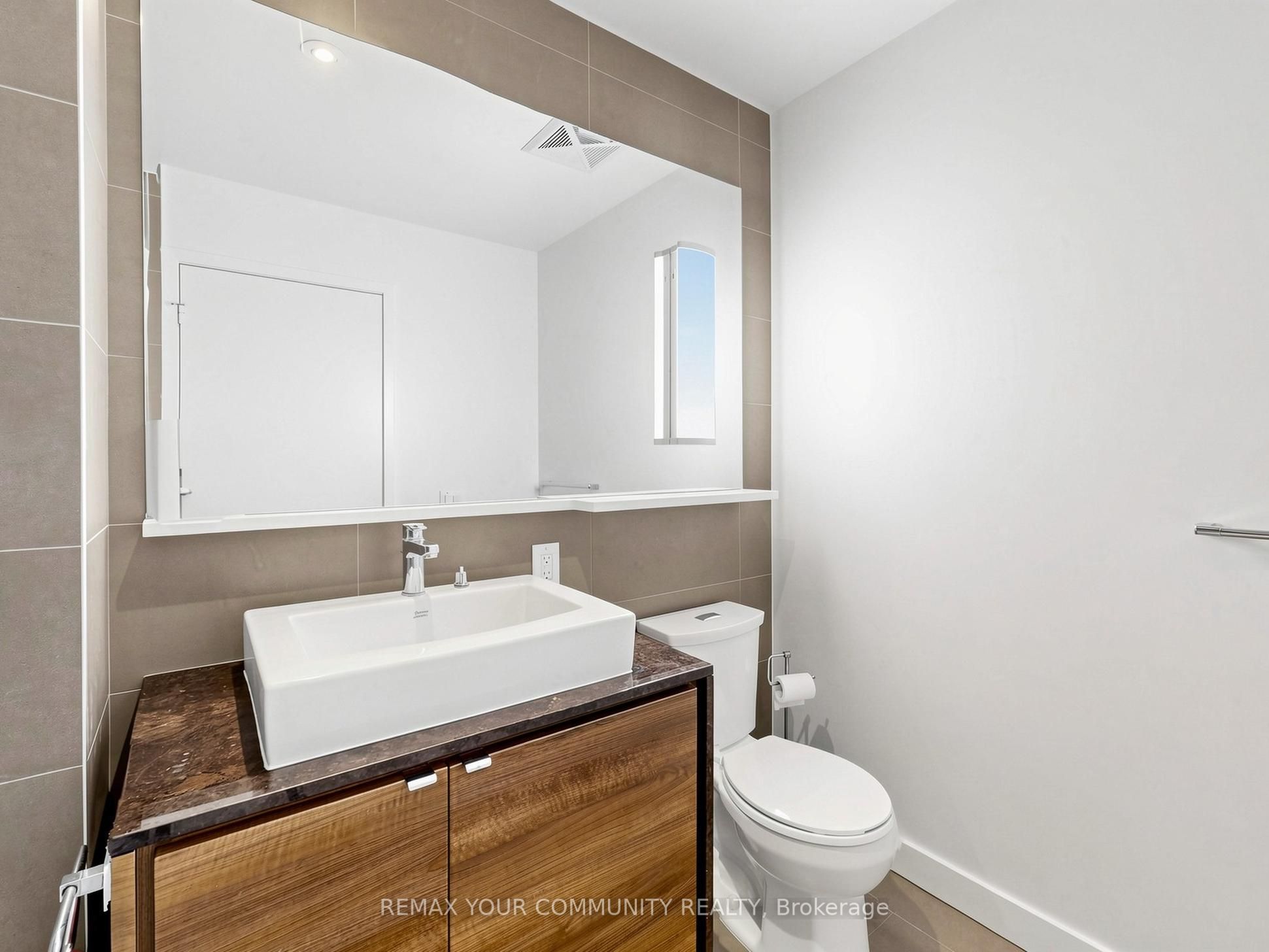 121 Mcmahon Drive 3302 Property Photo 14