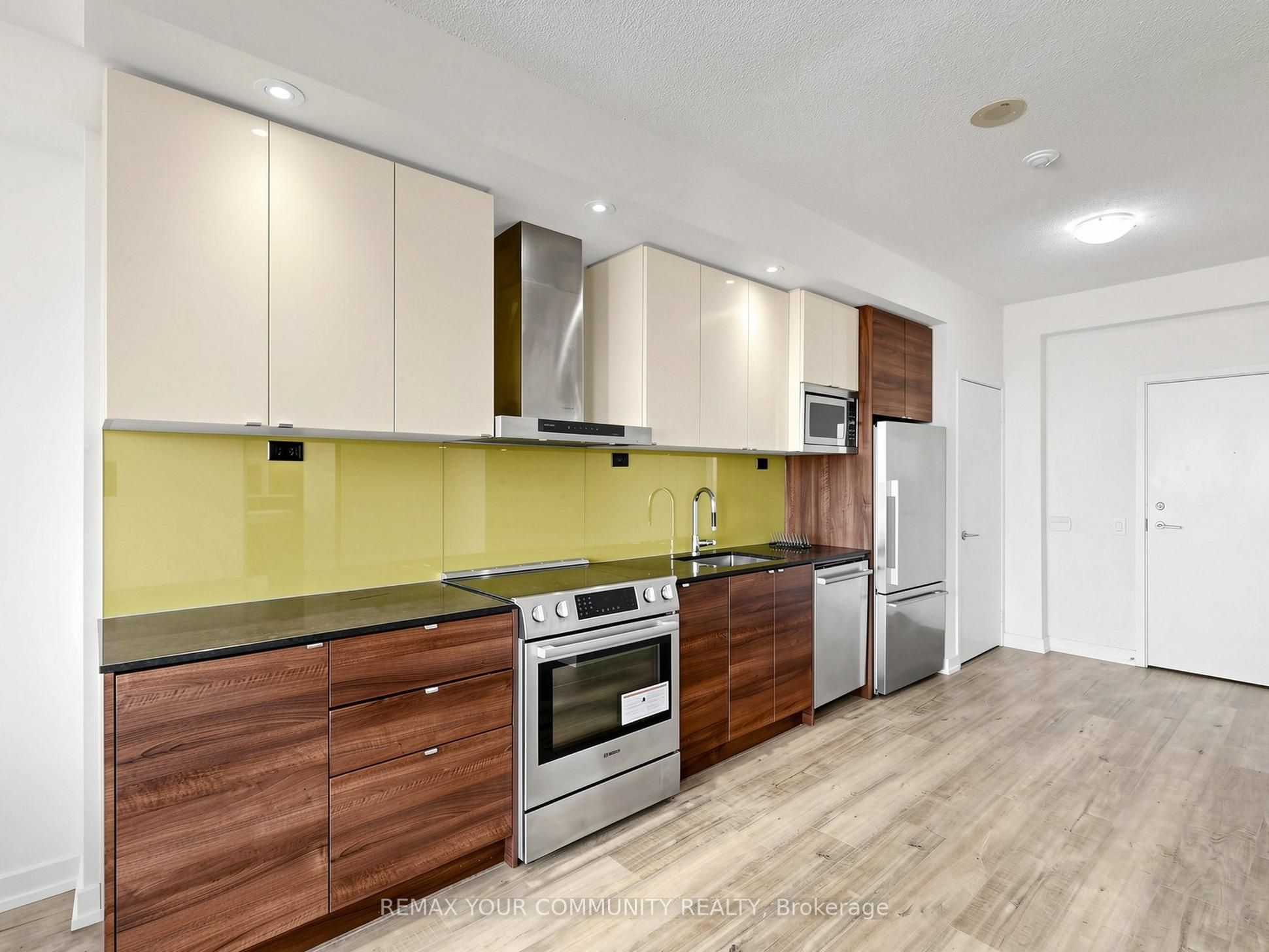 121 Mcmahon Drive 3302 Property Photo 15