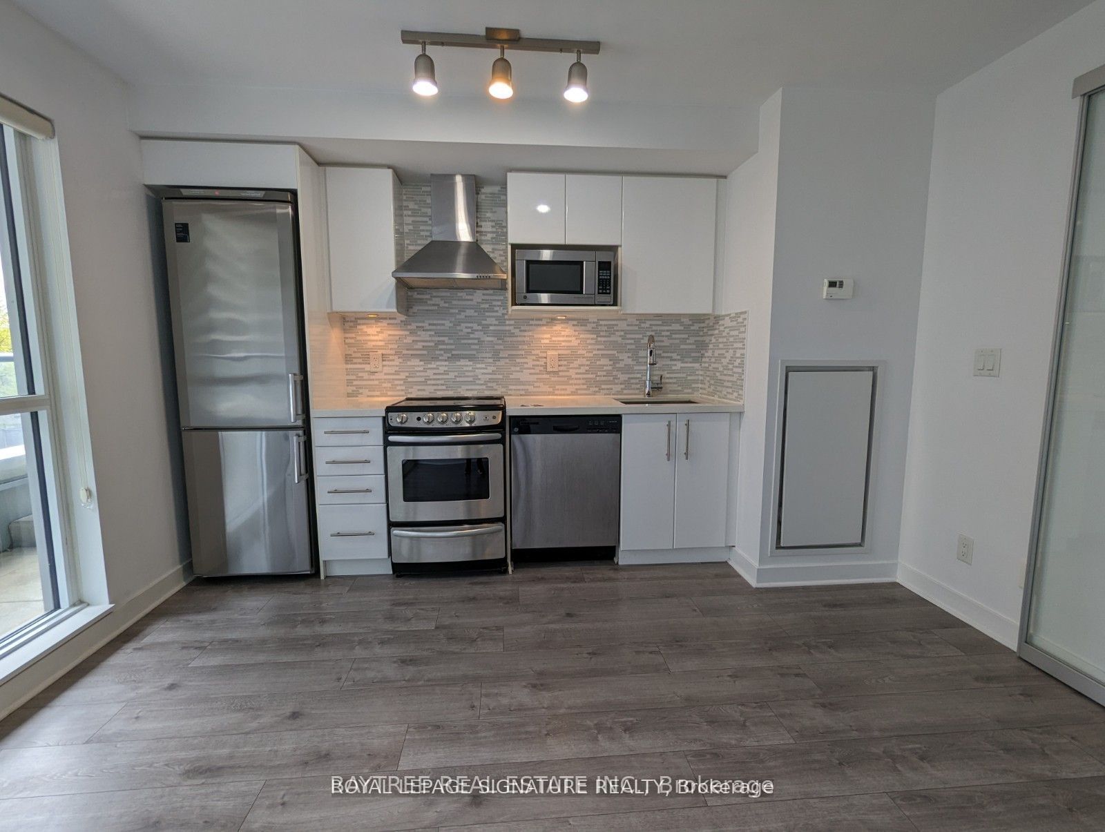 58 Orchard View Boulevard 413 Property Photo 1