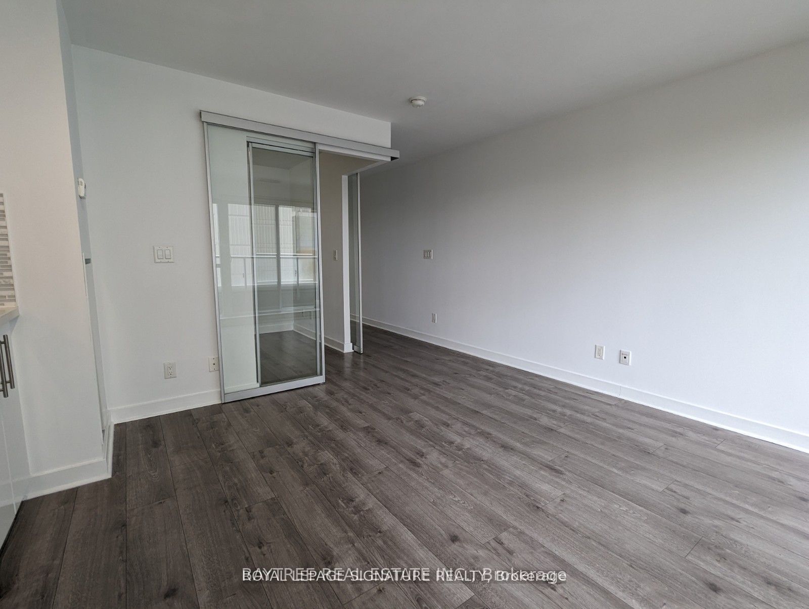 58 Orchard View Boulevard 413 Property Photo 4