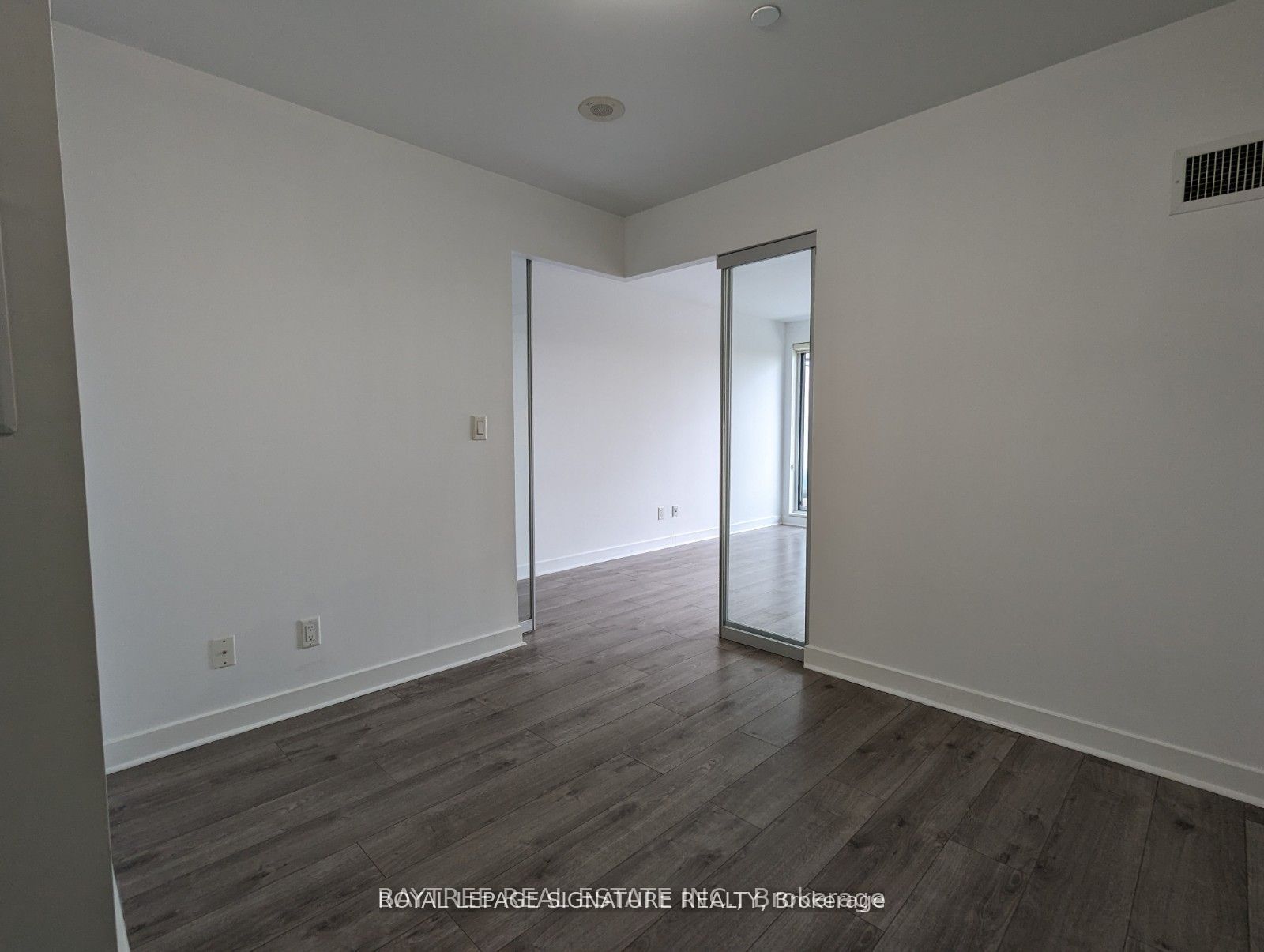 58 Orchard View Boulevard 413 Property Photo 6