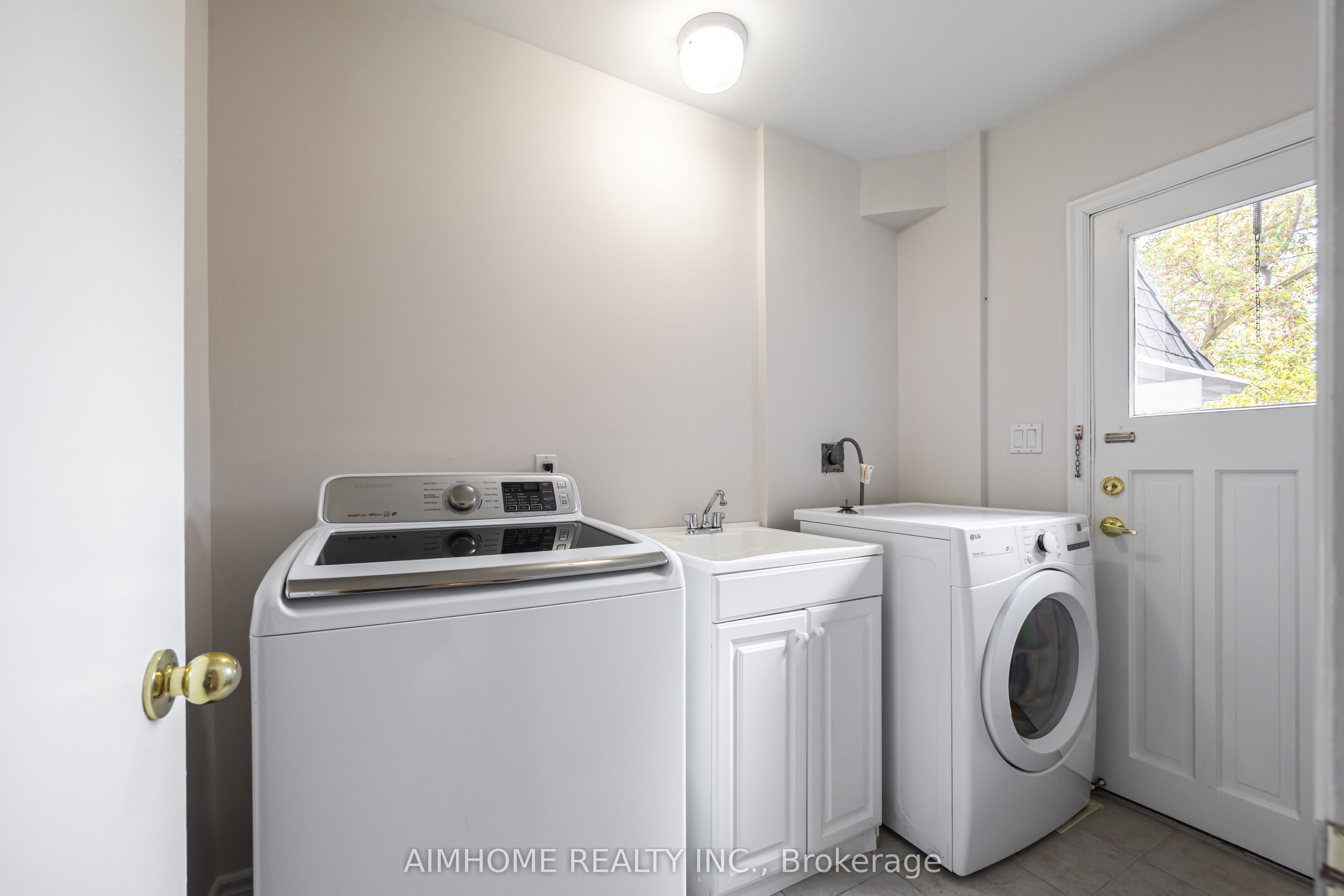 471 Cummer Avenue Property Photo 11