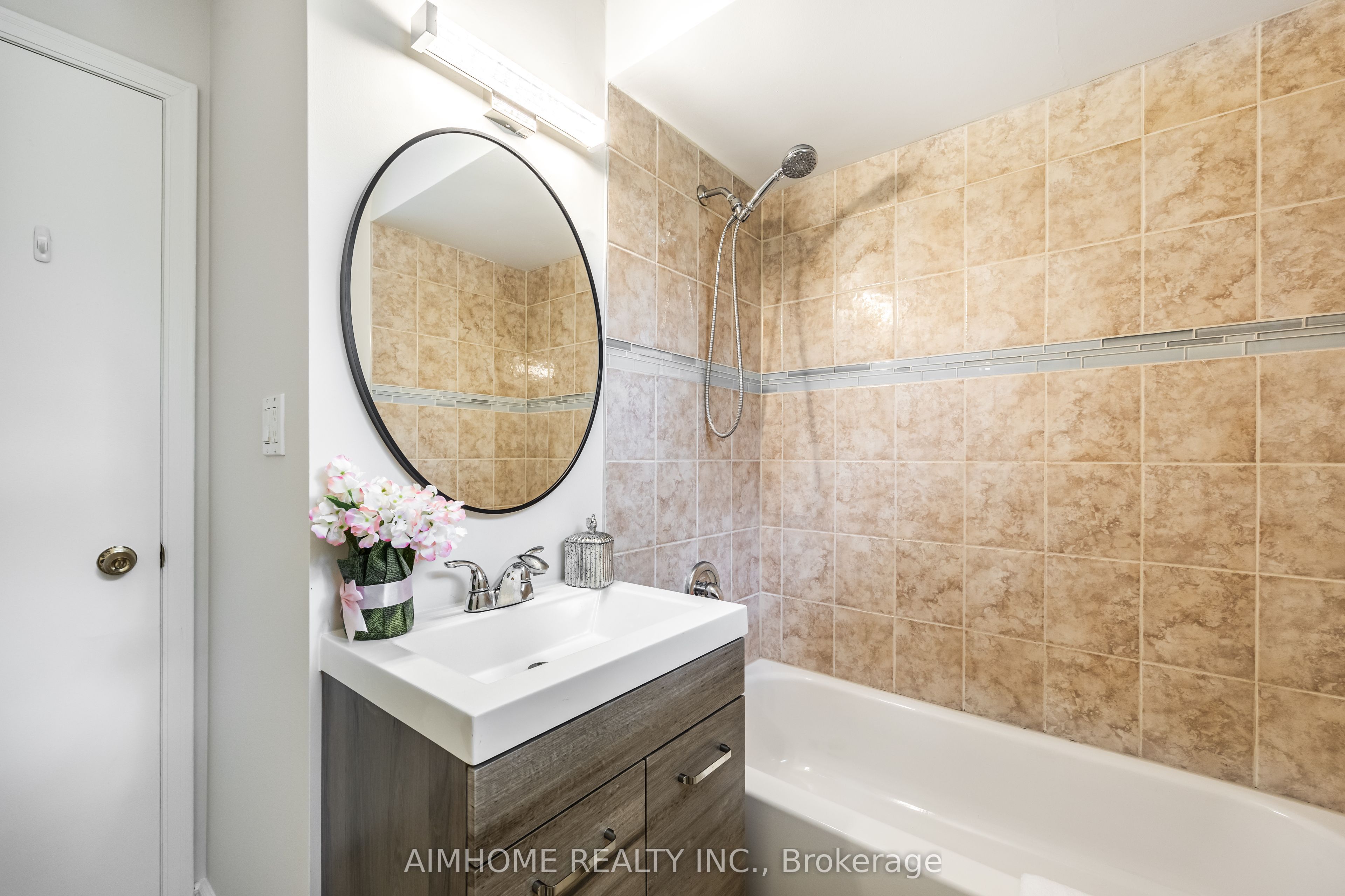 471 Cummer Avenue Property Photo 16