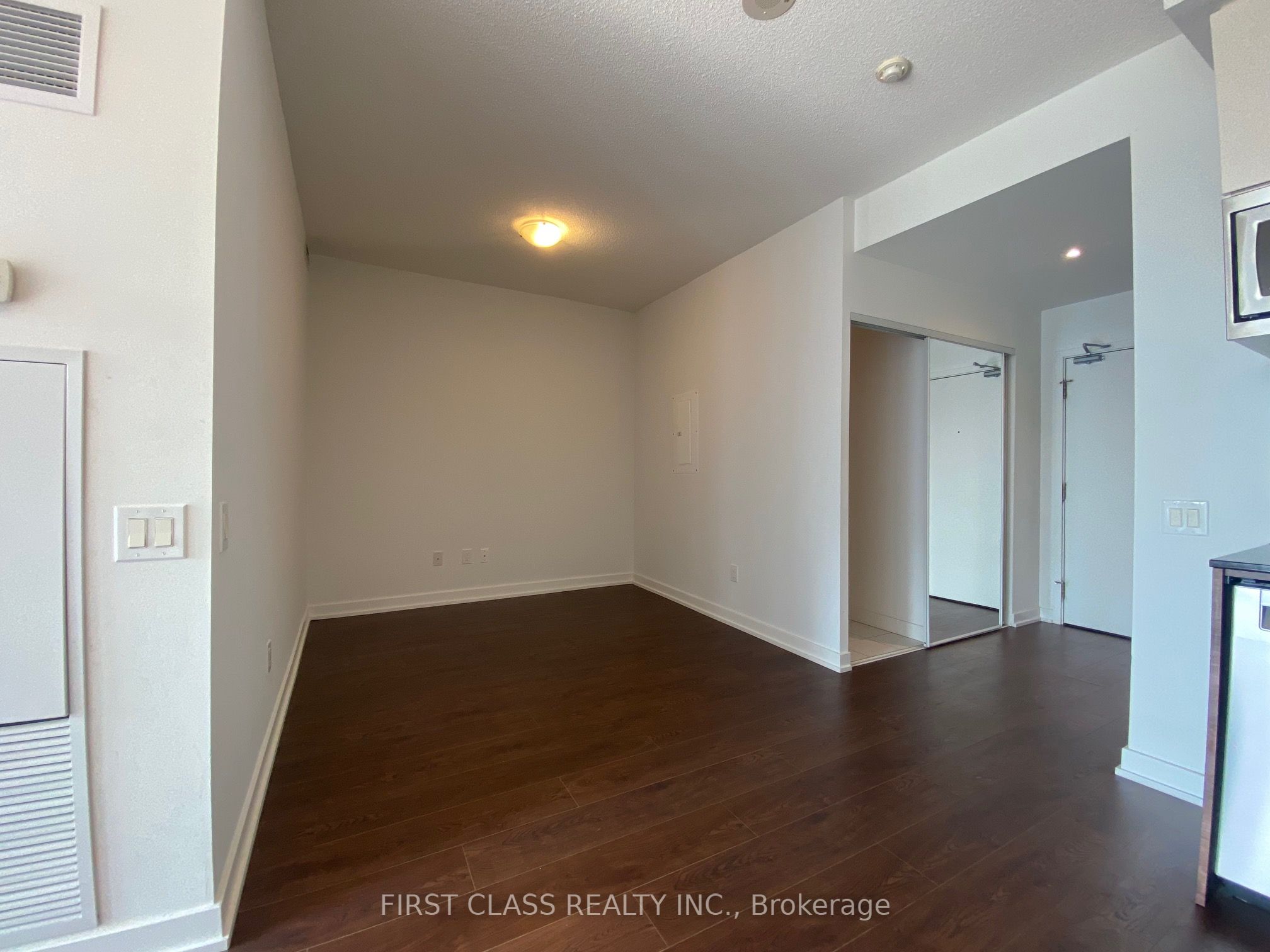 121 Mcmahon Drive 2510 Property Photo 4