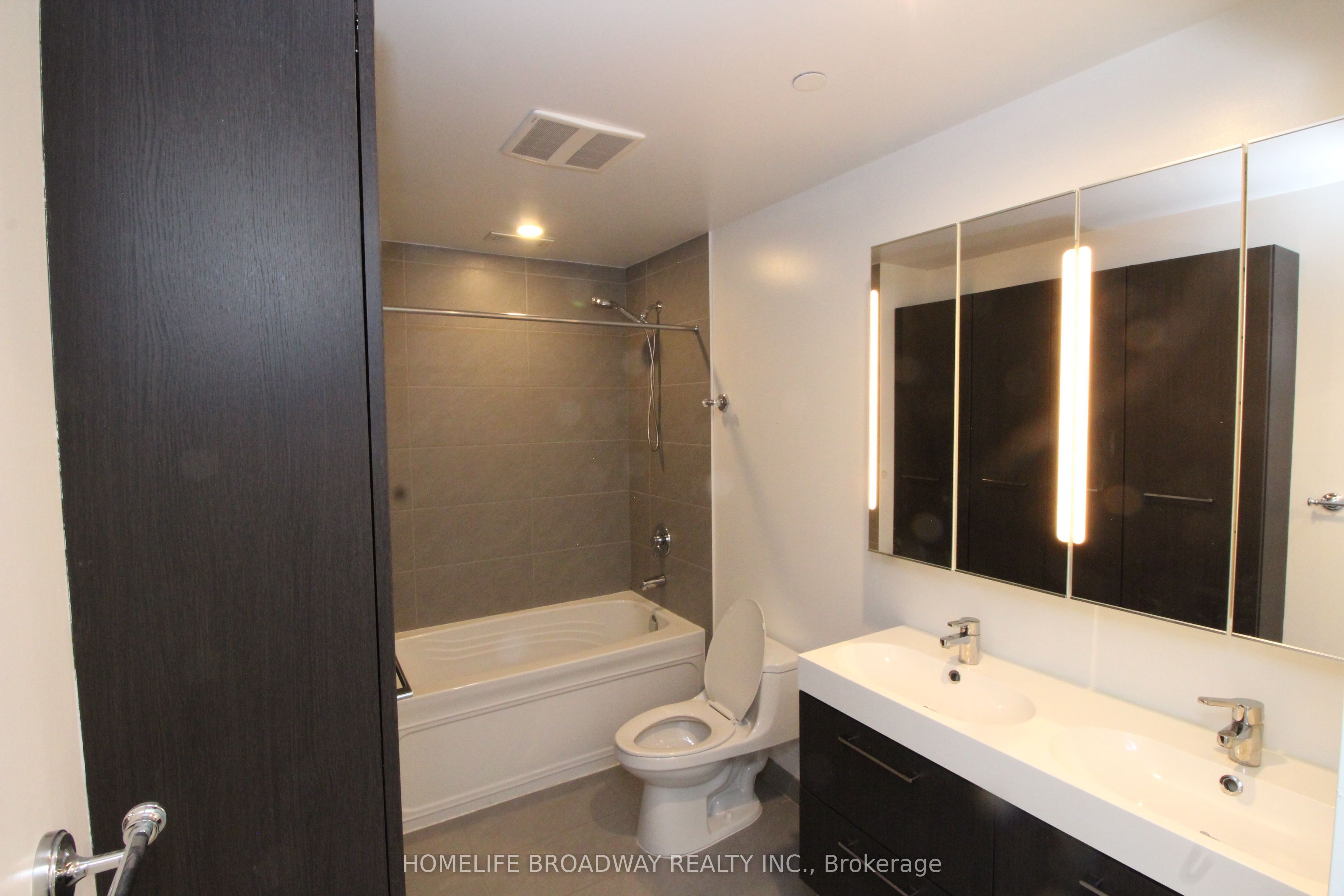 426 University Avenue 3701 Property Photo 6