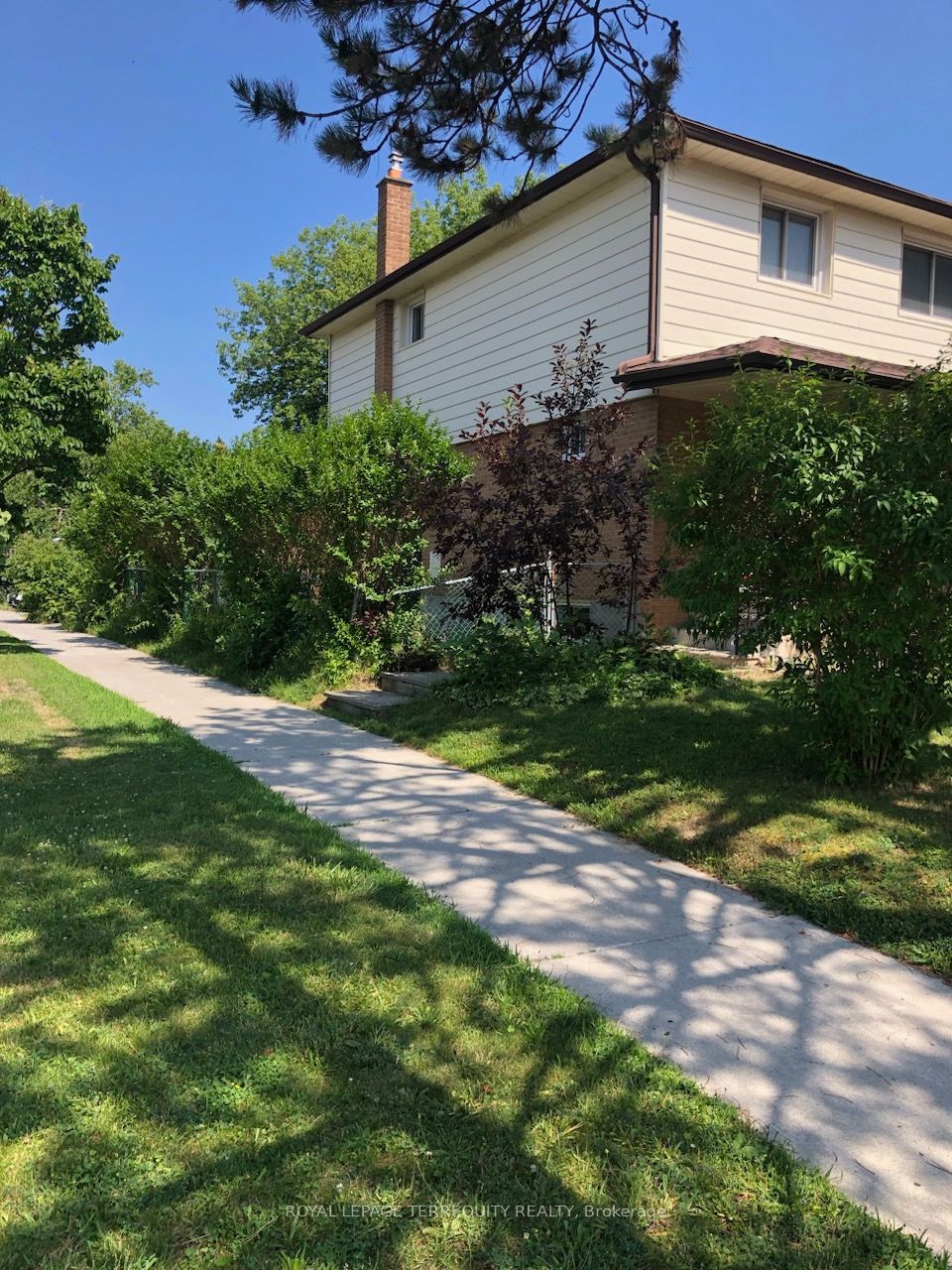 211 Pineway Boulevard Property Photo 1