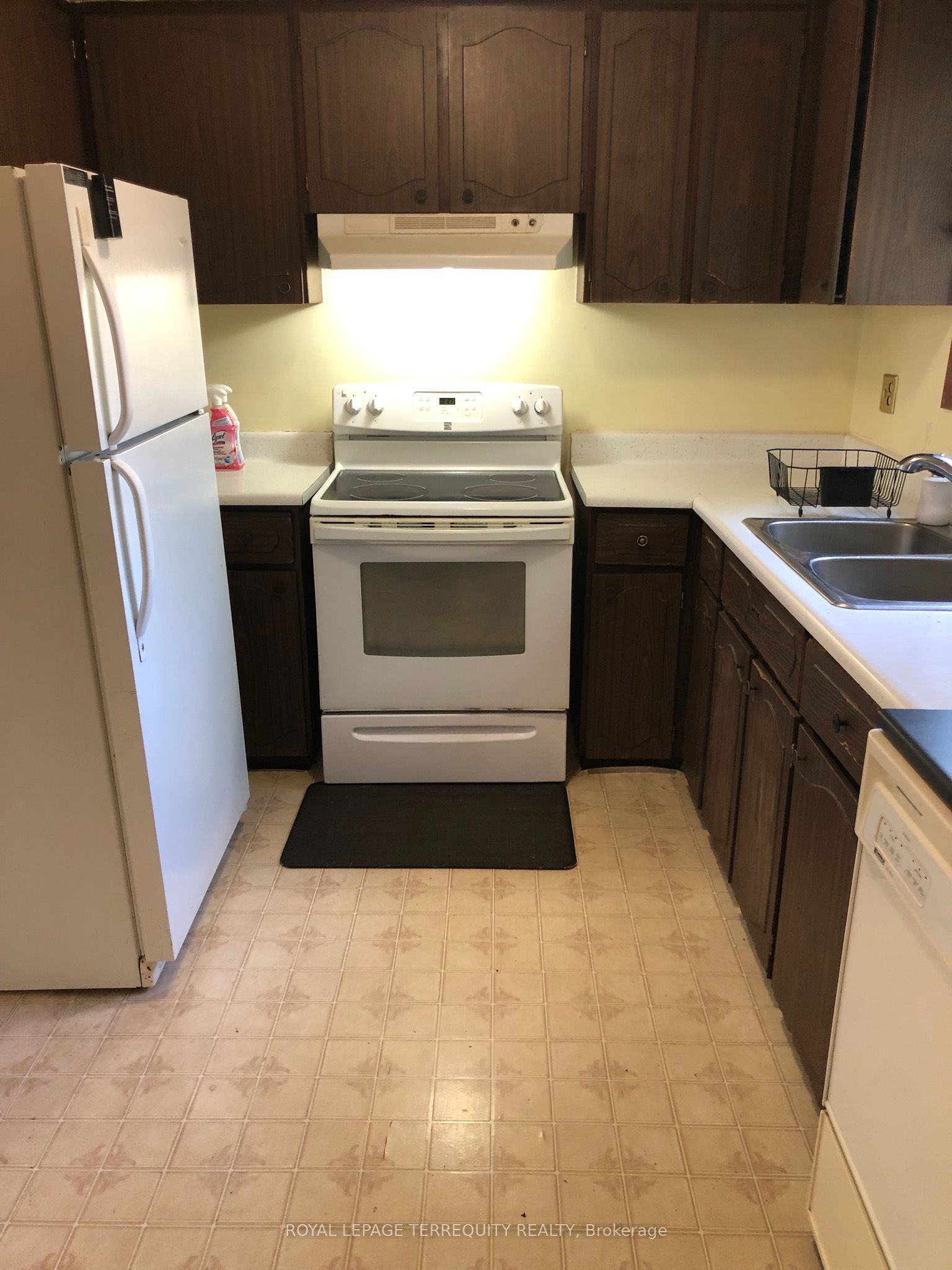 211 Pineway Boulevard Property Photo 9