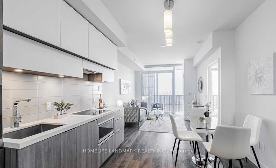 8 Eglinton Avenue E 5607 Property Photo 3