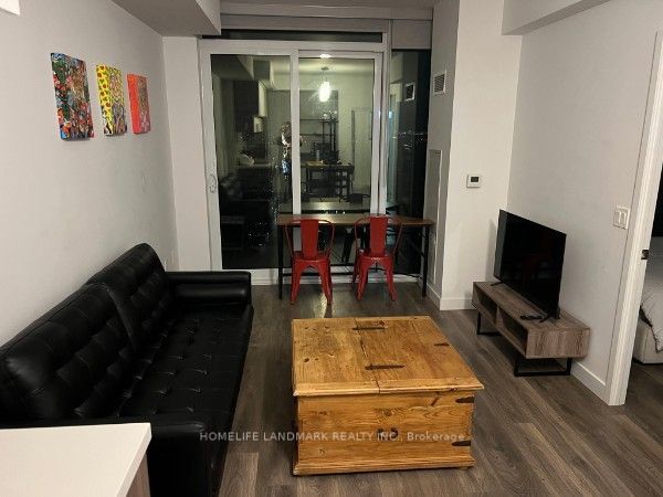 8 Eglinton Avenue E 5607 Property Photo 6