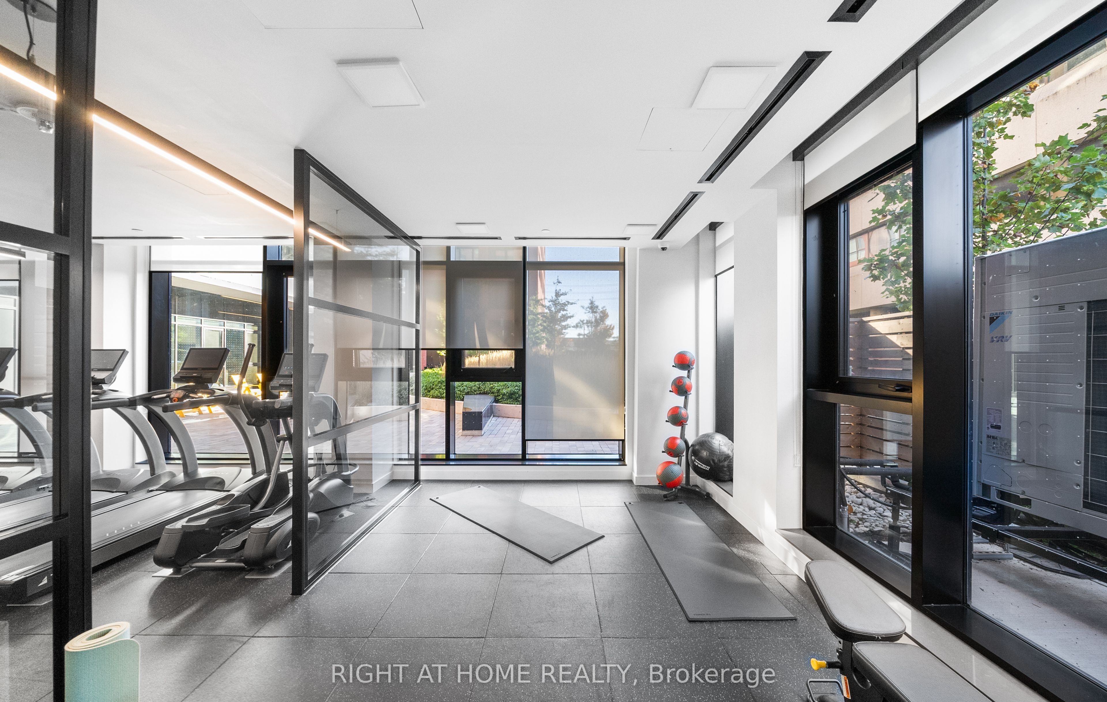 8 Tippett Road 202 Property Photo 5