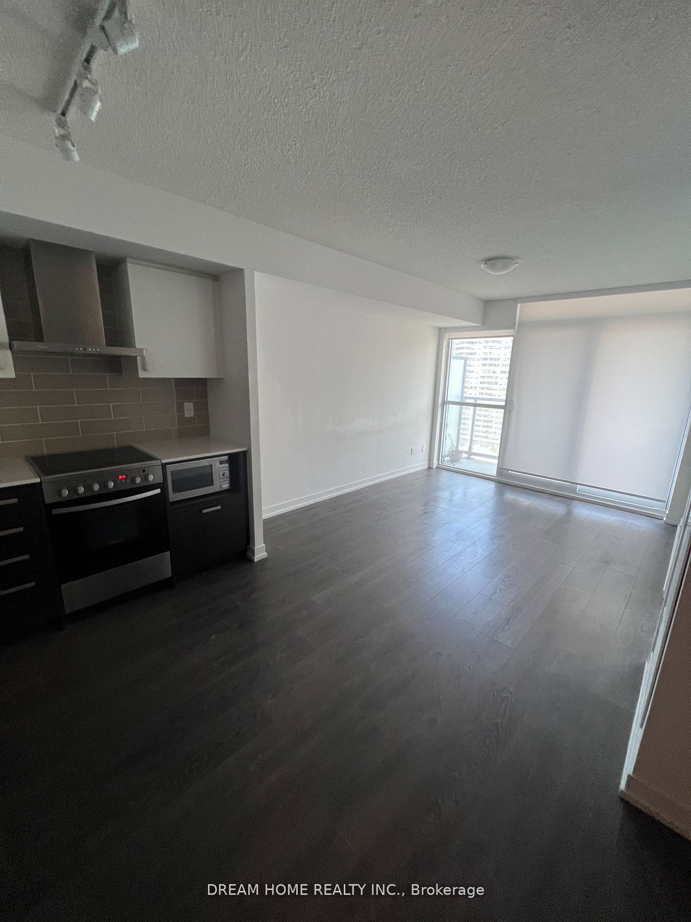 125 Redpath Avenue 1407 Property Photo 2