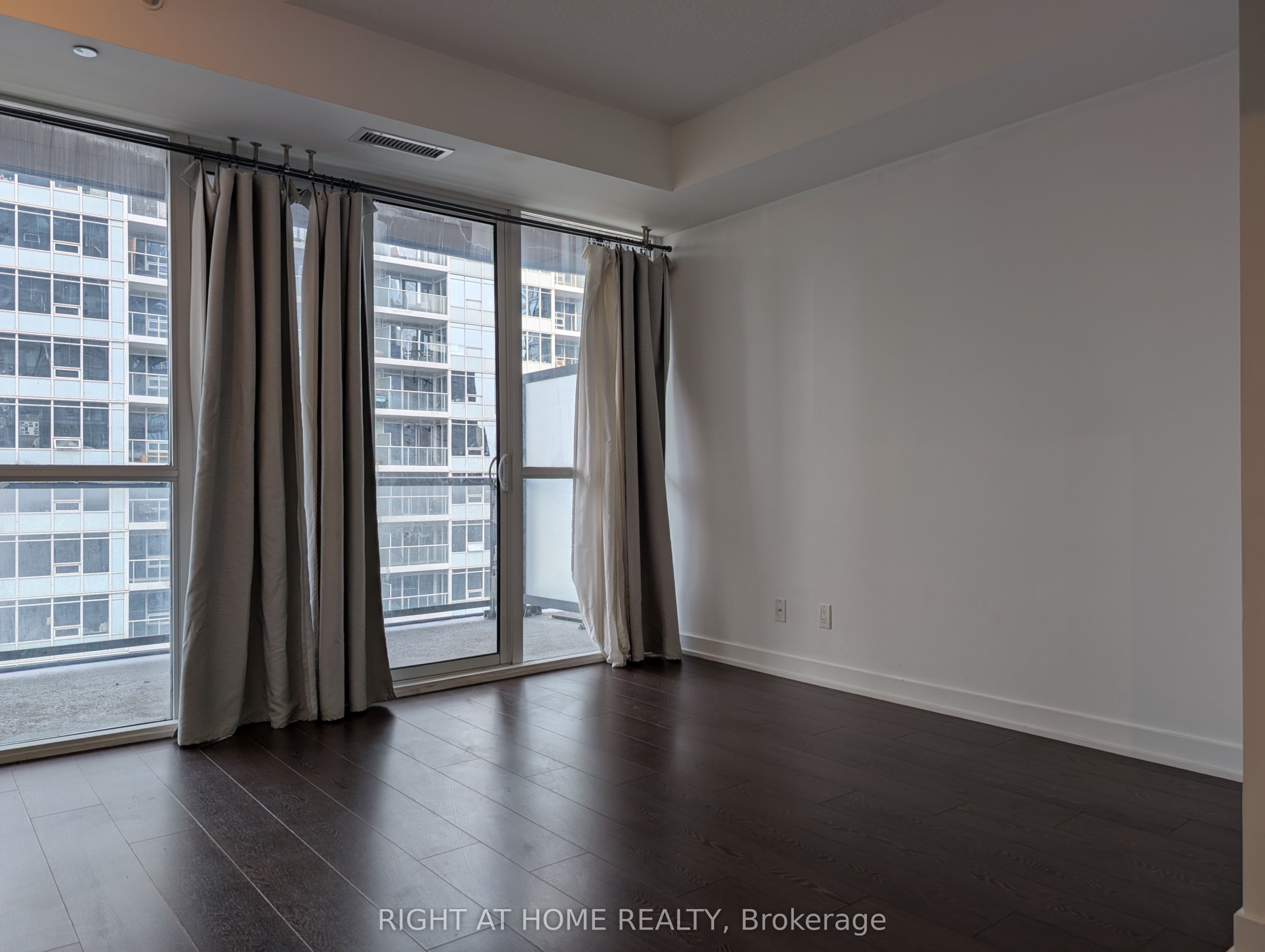 20 Bruyeres Mews 1109 Property Photo 4