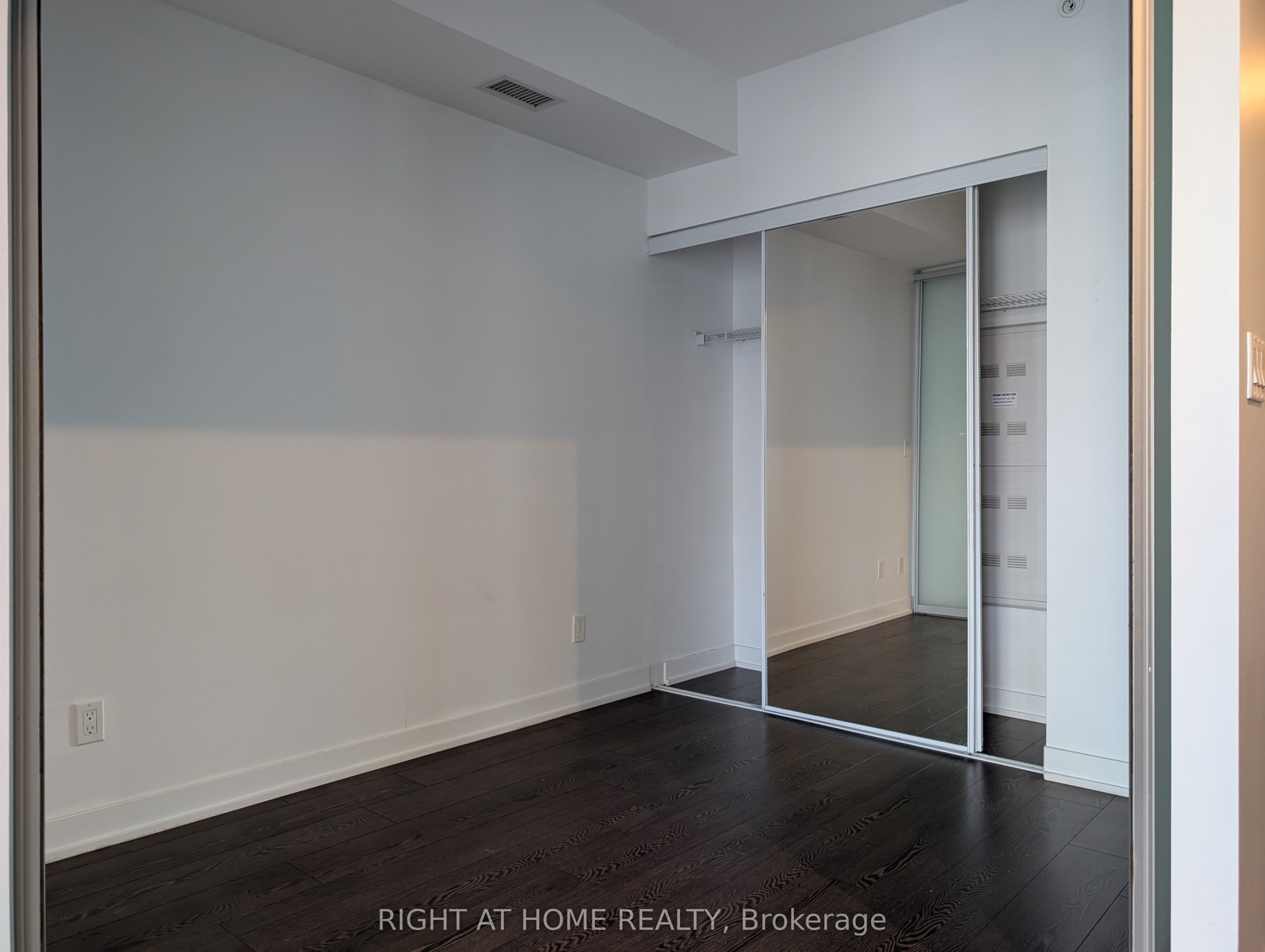 20 Bruyeres Mews 1109 Property Photo 6