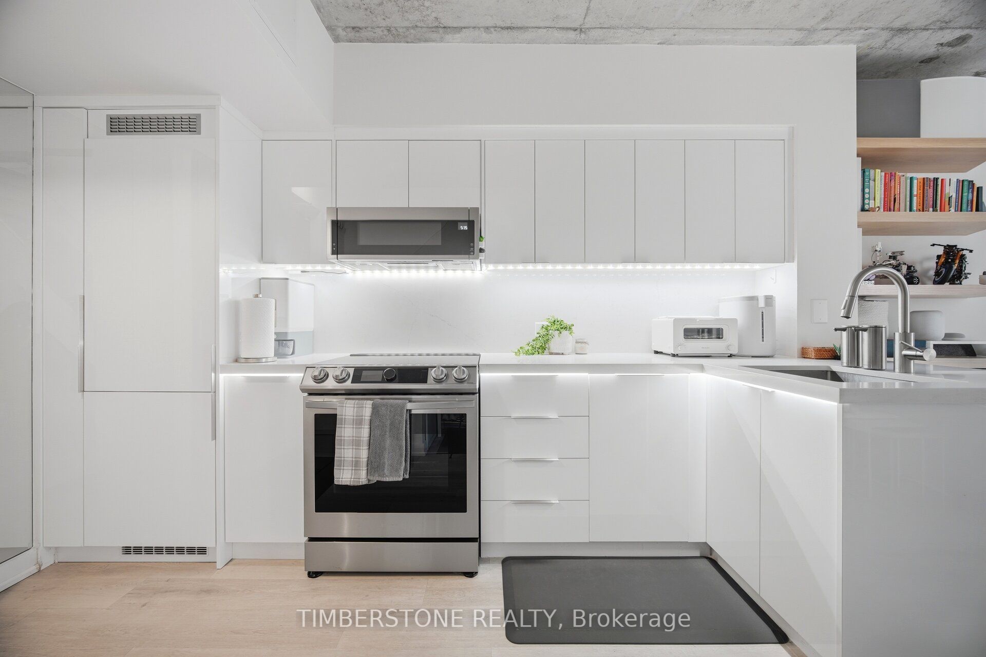 255 Richmond Street E 122 Property Photo 4