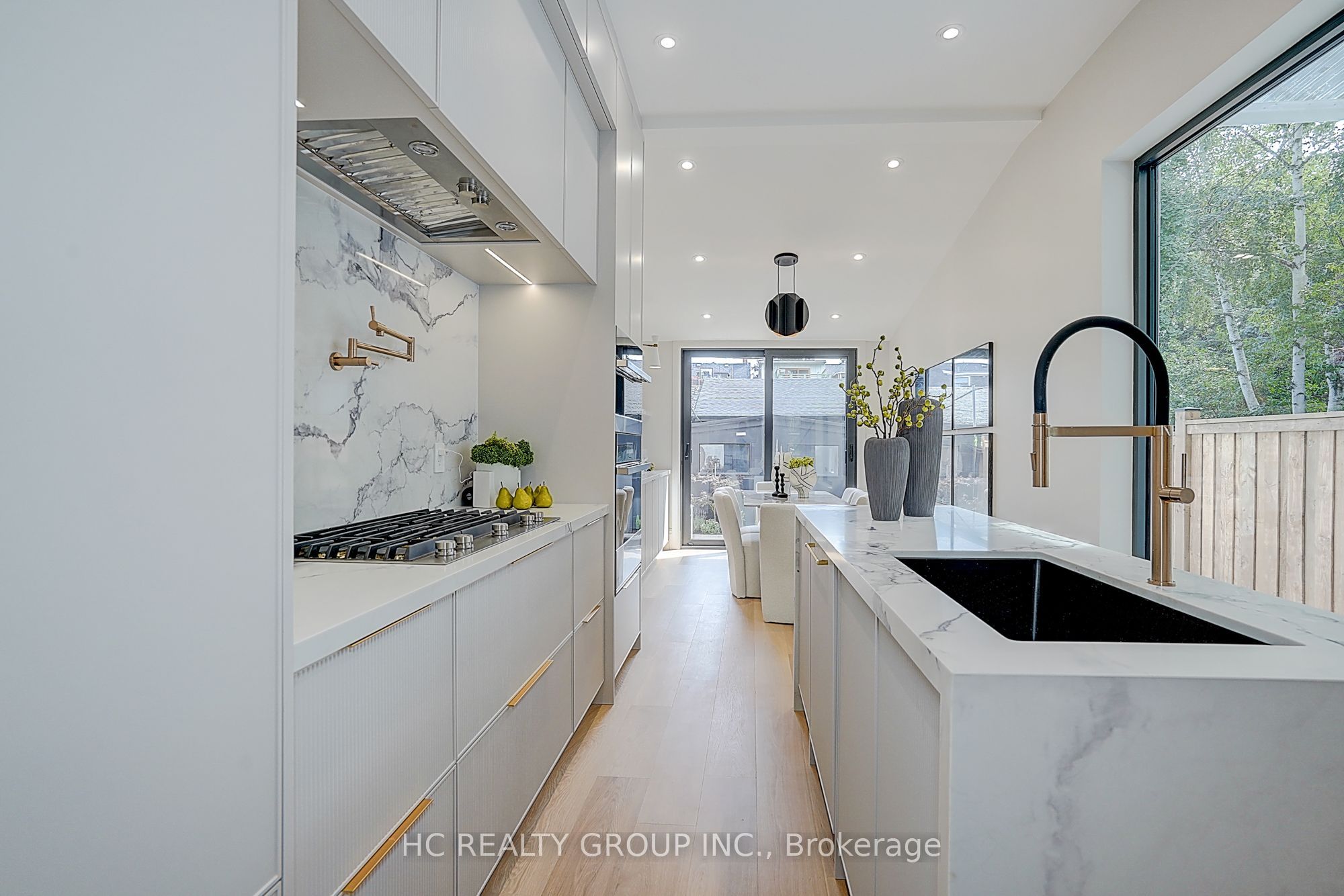 385 Manning Avenue Property Photo 10