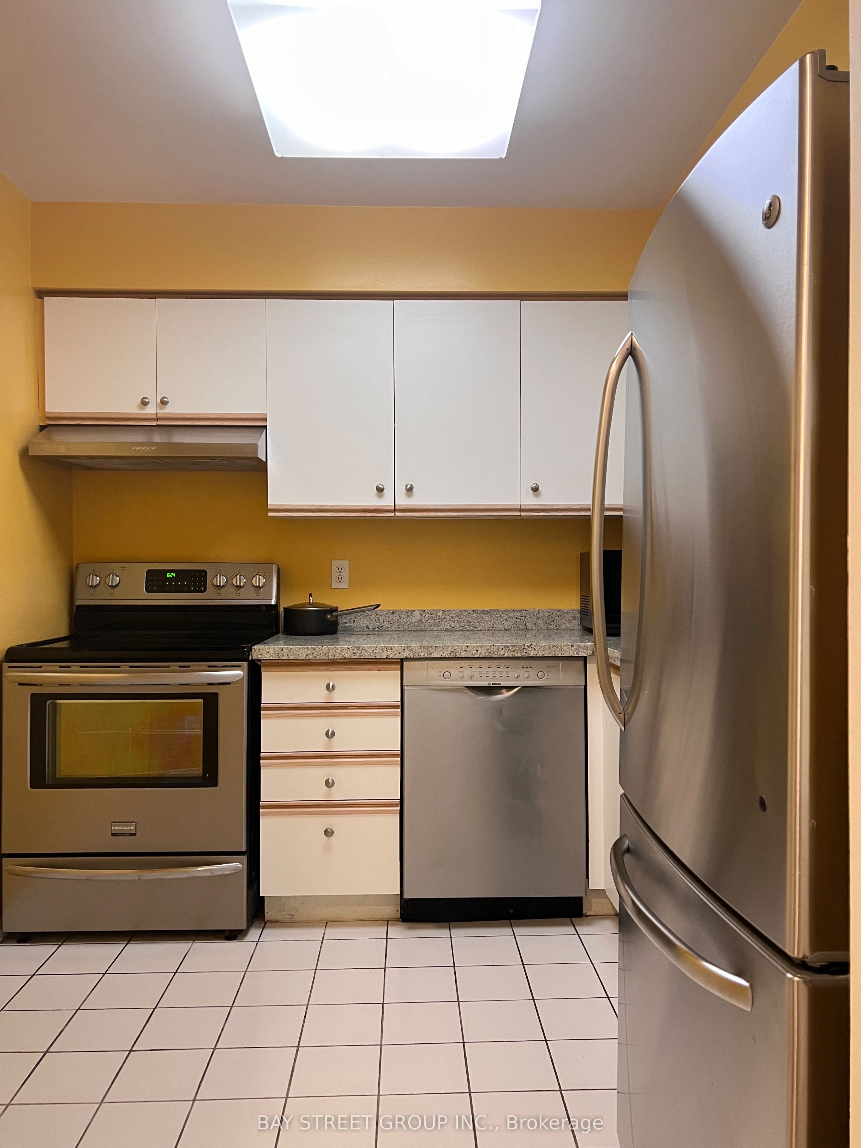 35 Empress Avenue 303 Property Photo 6