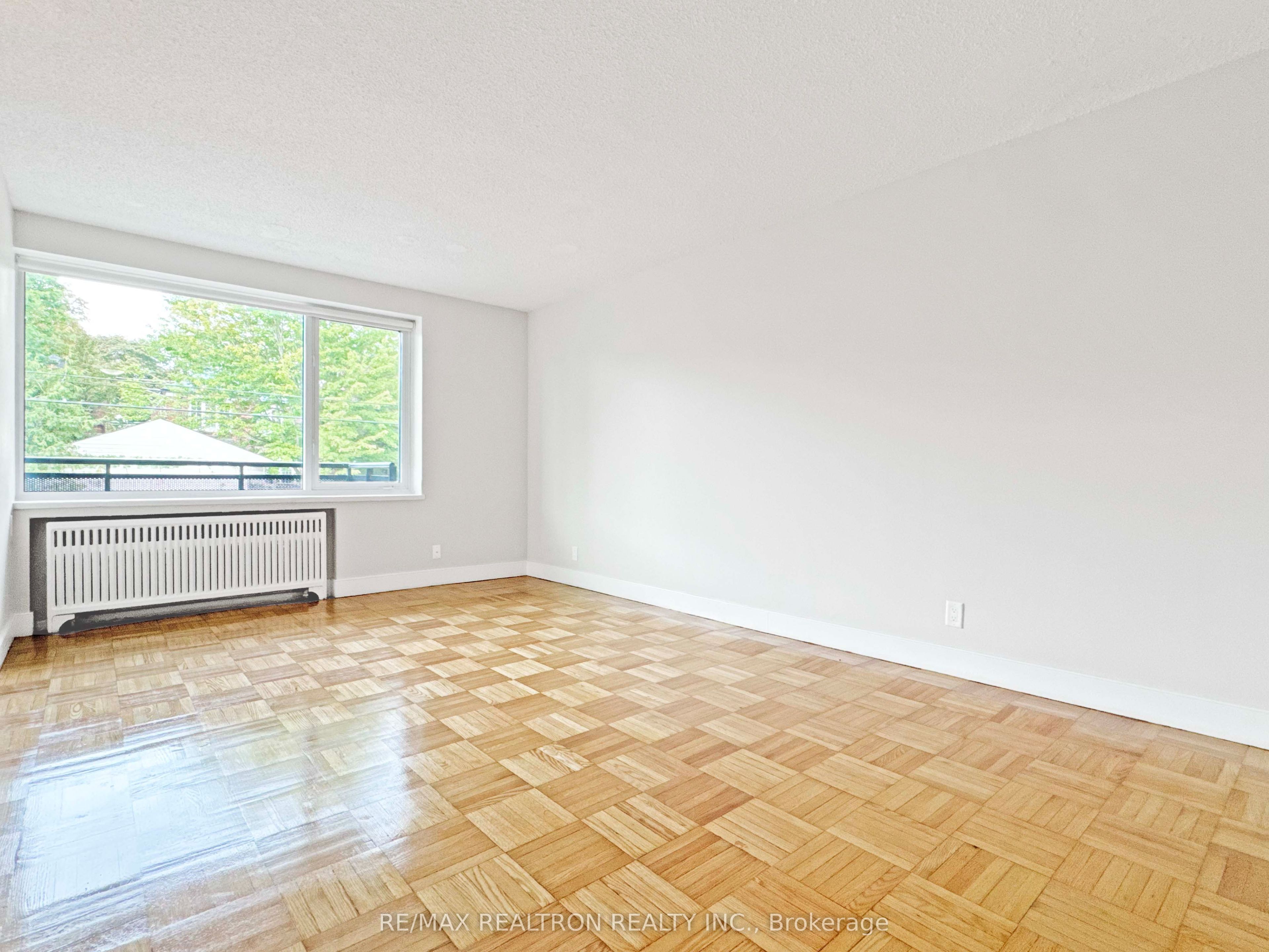 990 Avenue Road 201 Property Photo 6