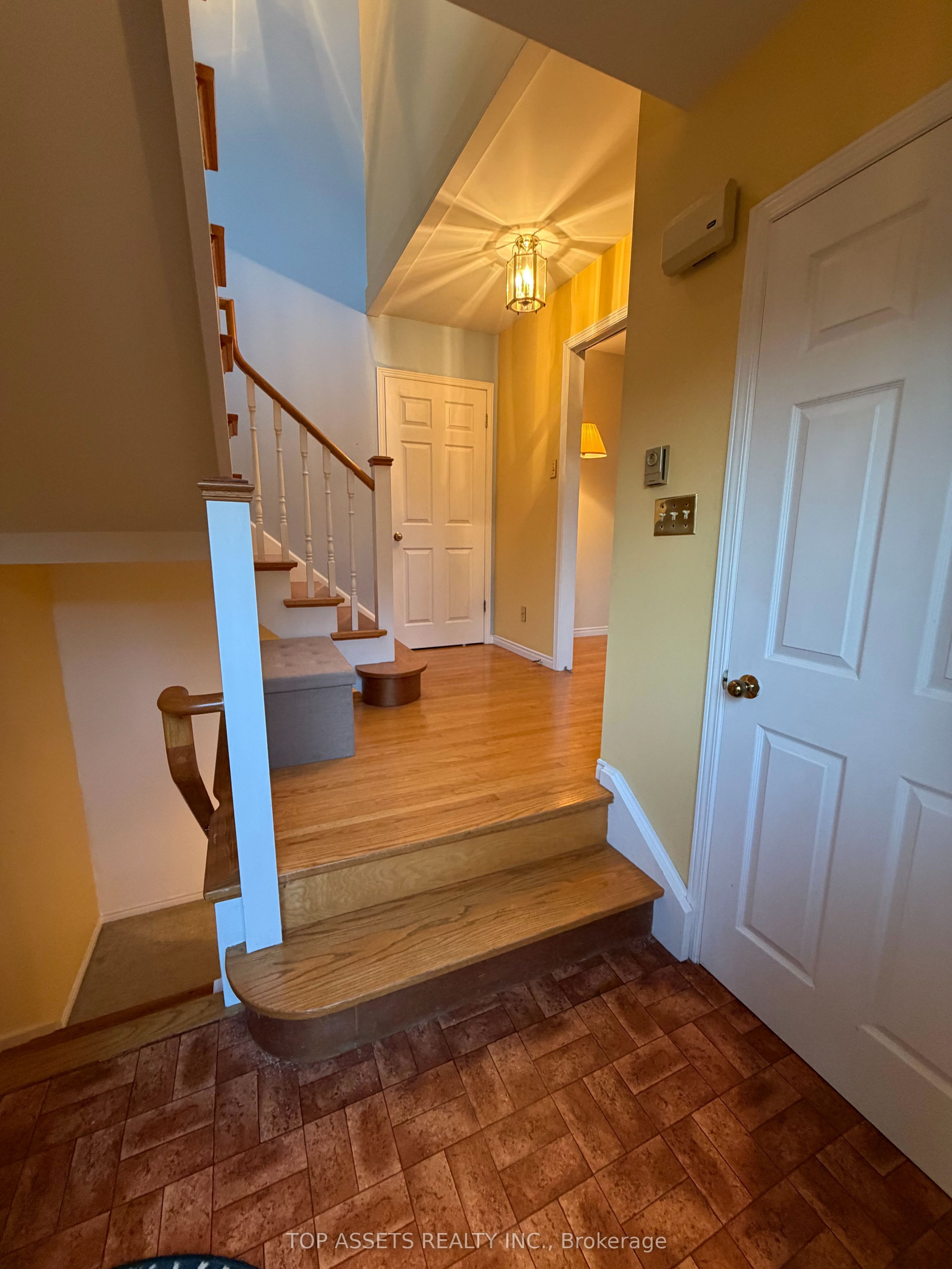 448 Cummer Avenue Unit A Property Photo 1