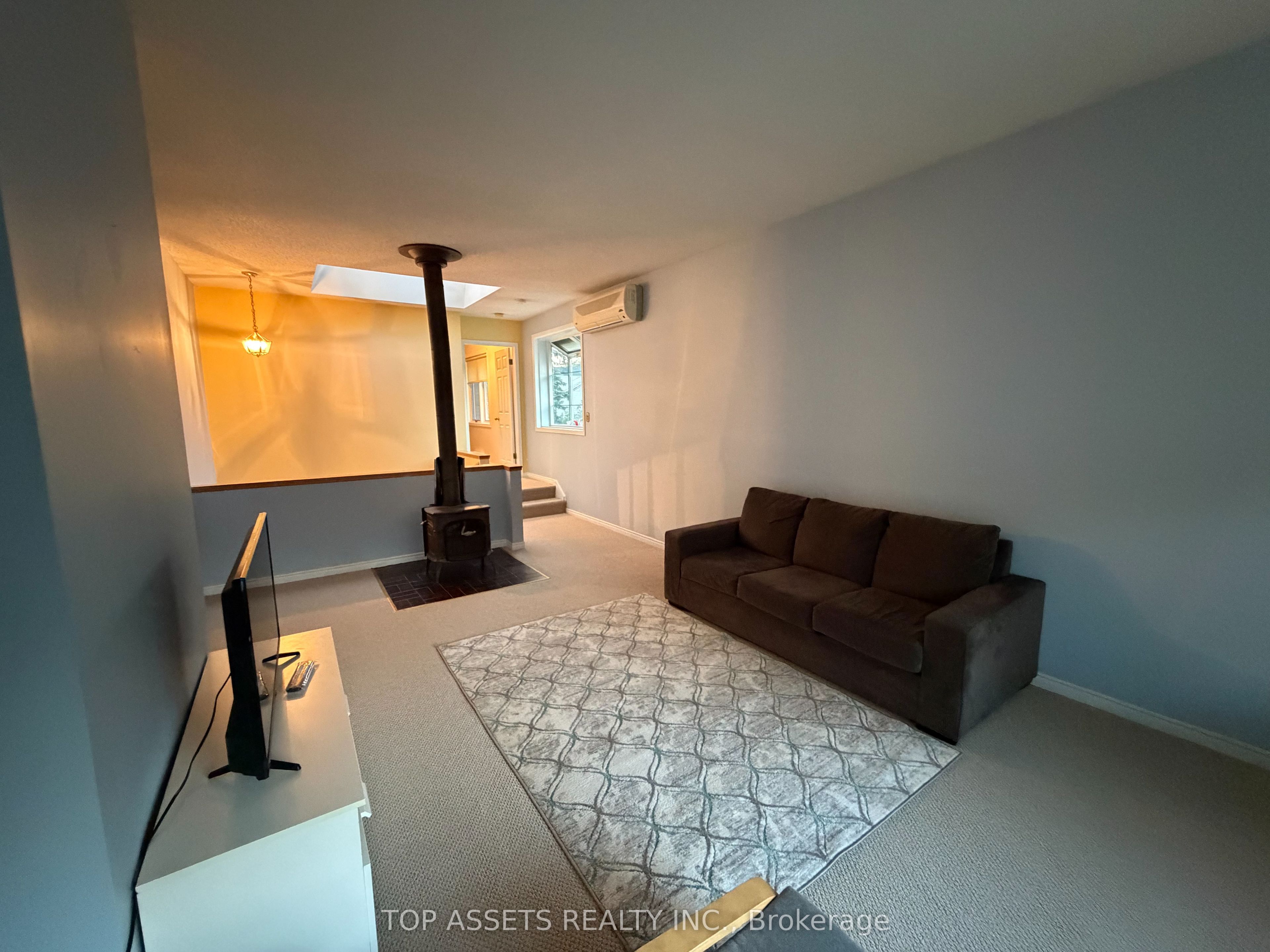 448 Cummer Avenue Unit A Property Photo 2