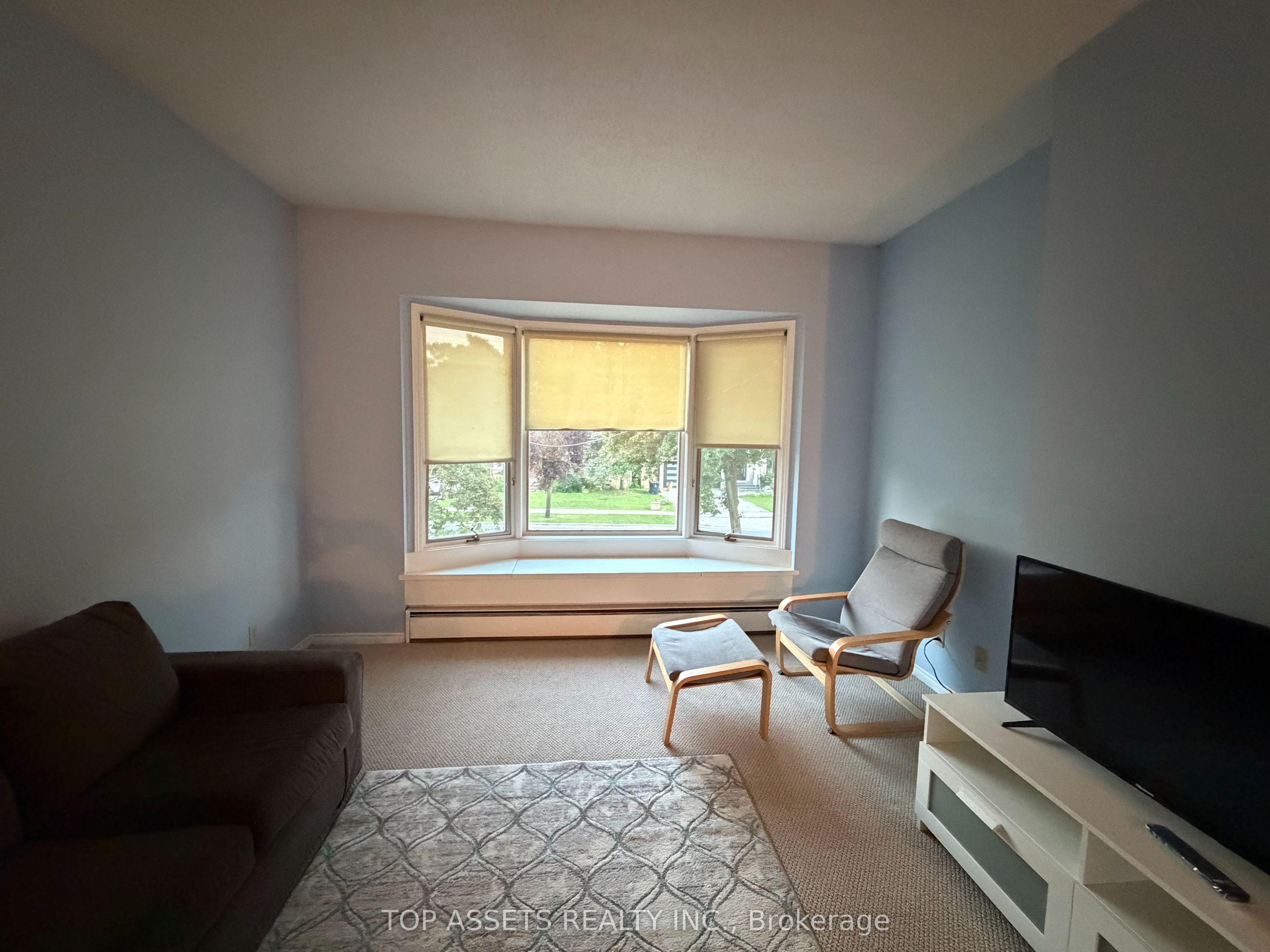 448 Cummer Avenue Unit A Property Photo 3