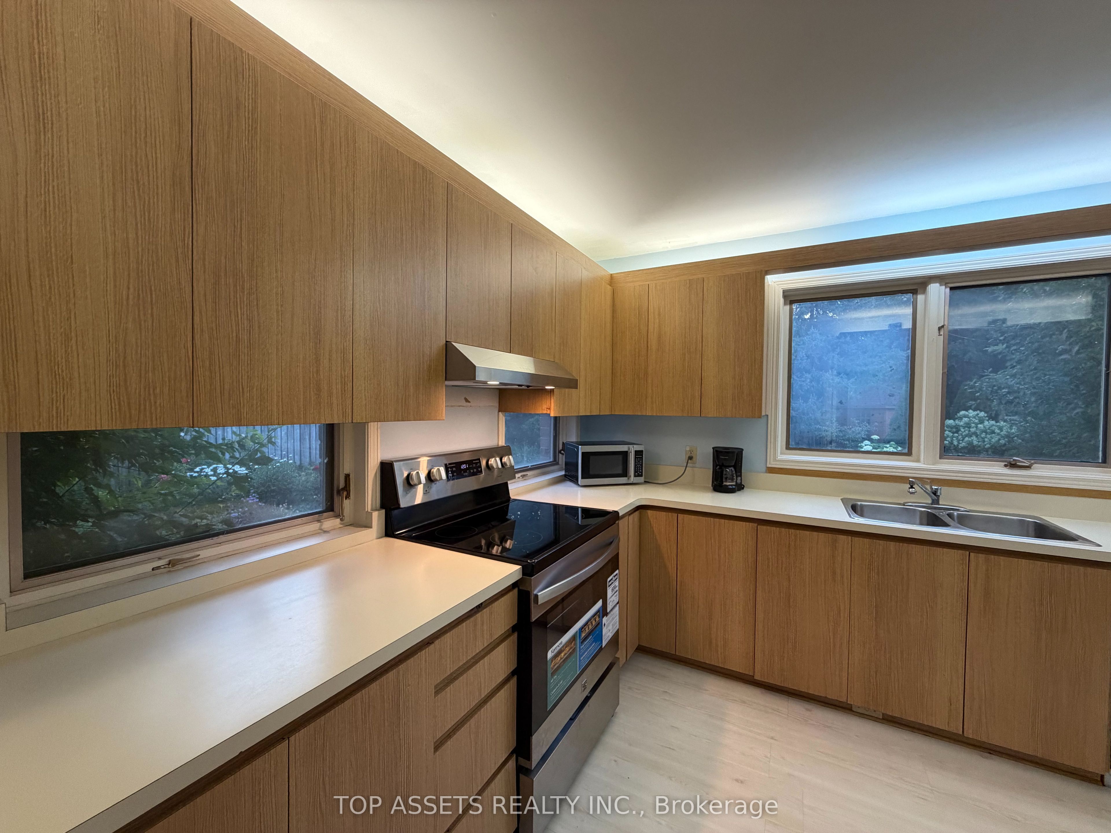 448 Cummer Avenue Unit A Property Photo 6