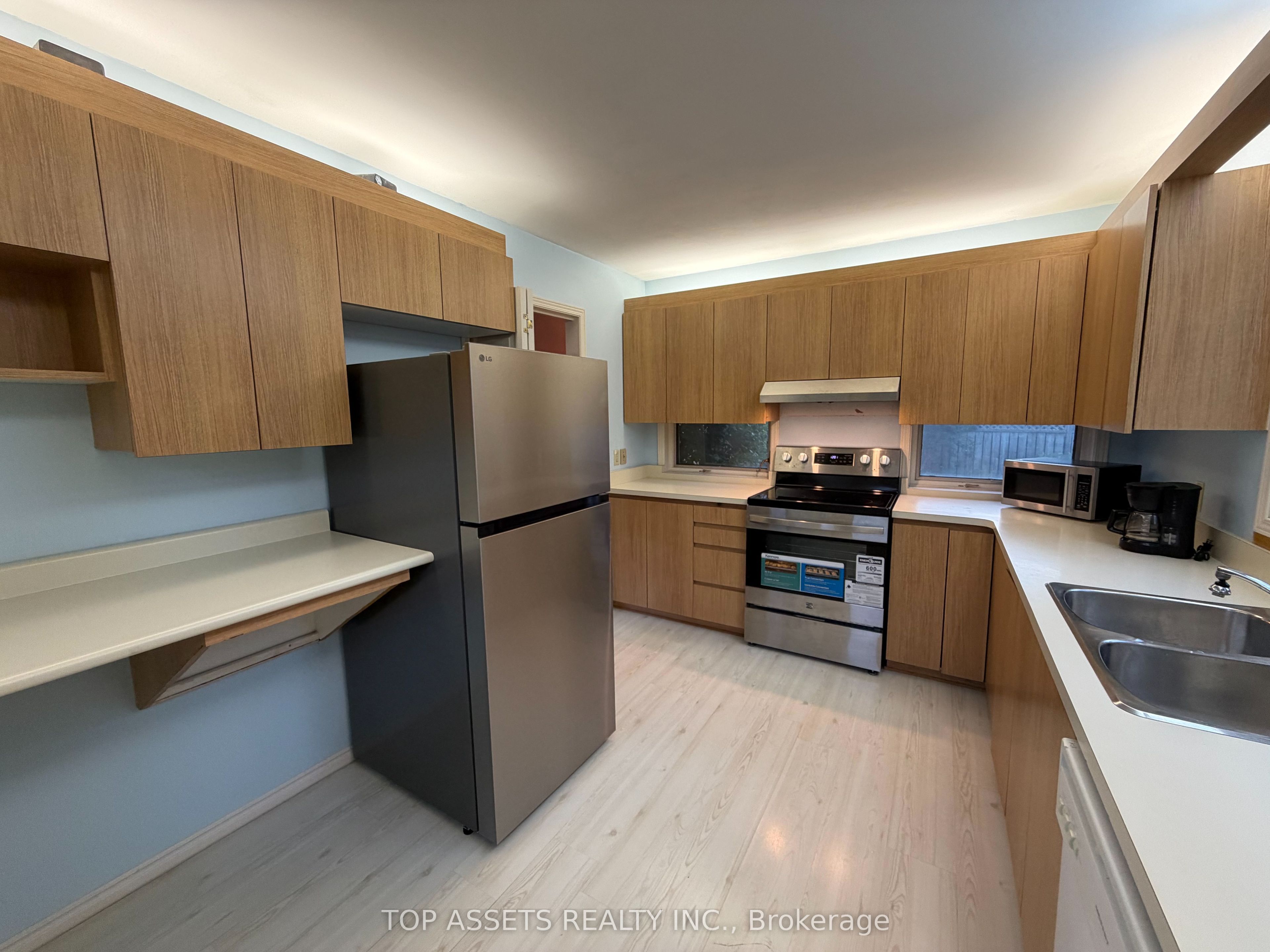 448 Cummer Avenue Unit A Property Photo 7
