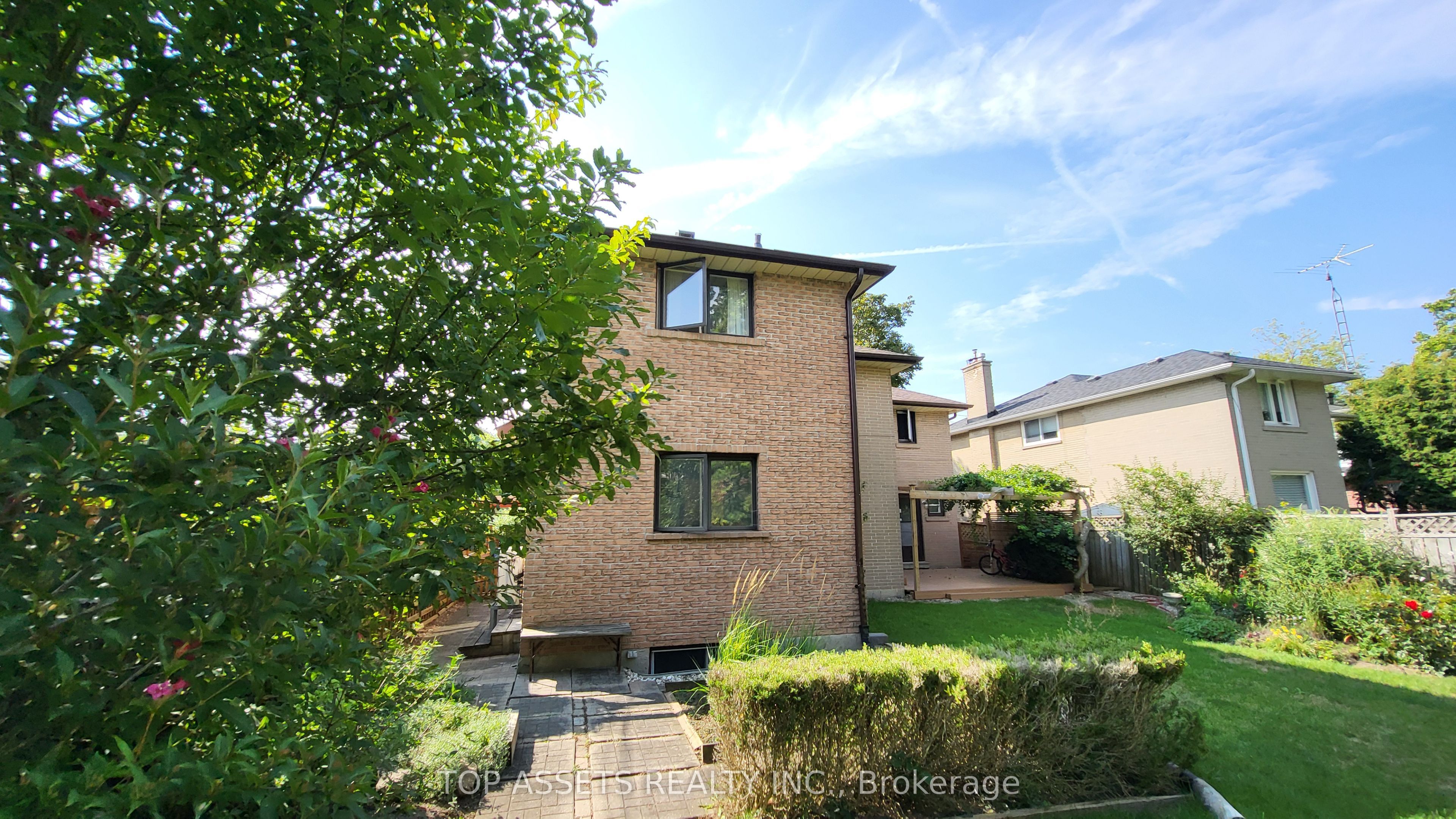 448 Cummer Avenue Unit A Property Photo 14